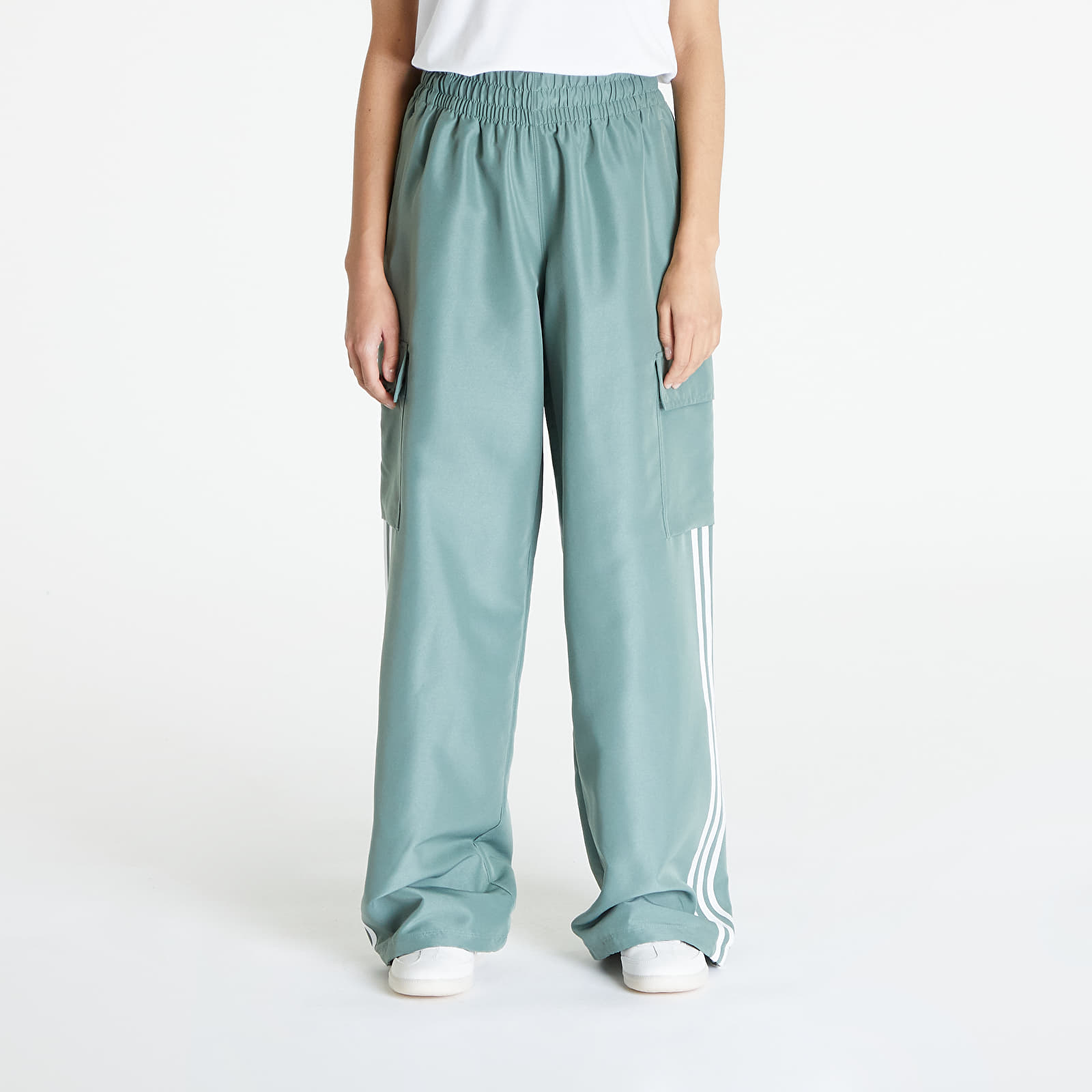 Kavbojke in hlače adidas Originals Adicolor 3-Stripes Cargo Pants Trace Green