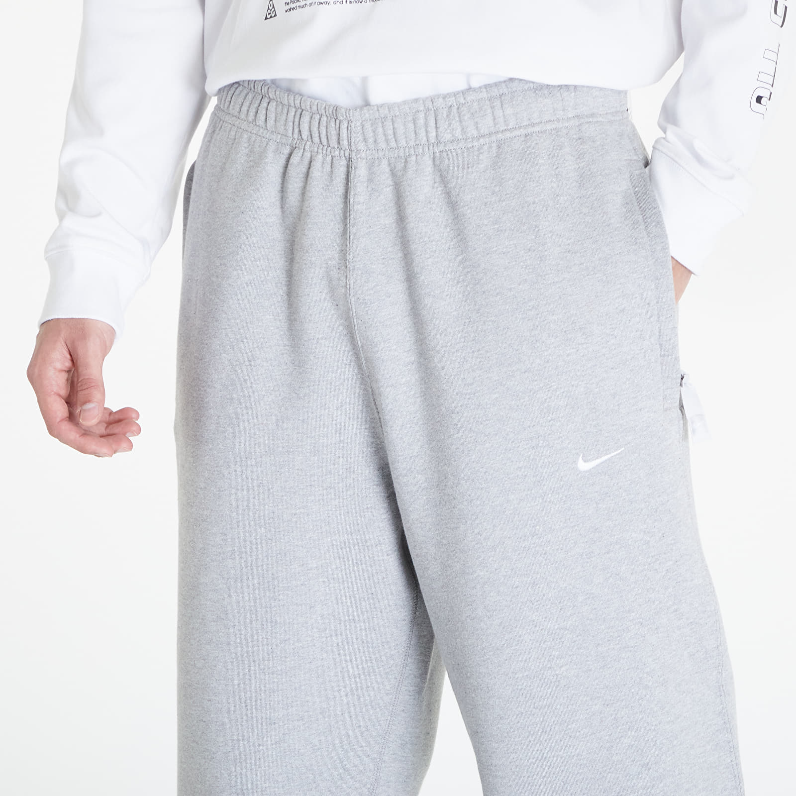 Pantalon de survêtement Nike Solo Swoosh Men's Open-Hem Brushed-Back Fleece Pants Dk Grey Heather/ White