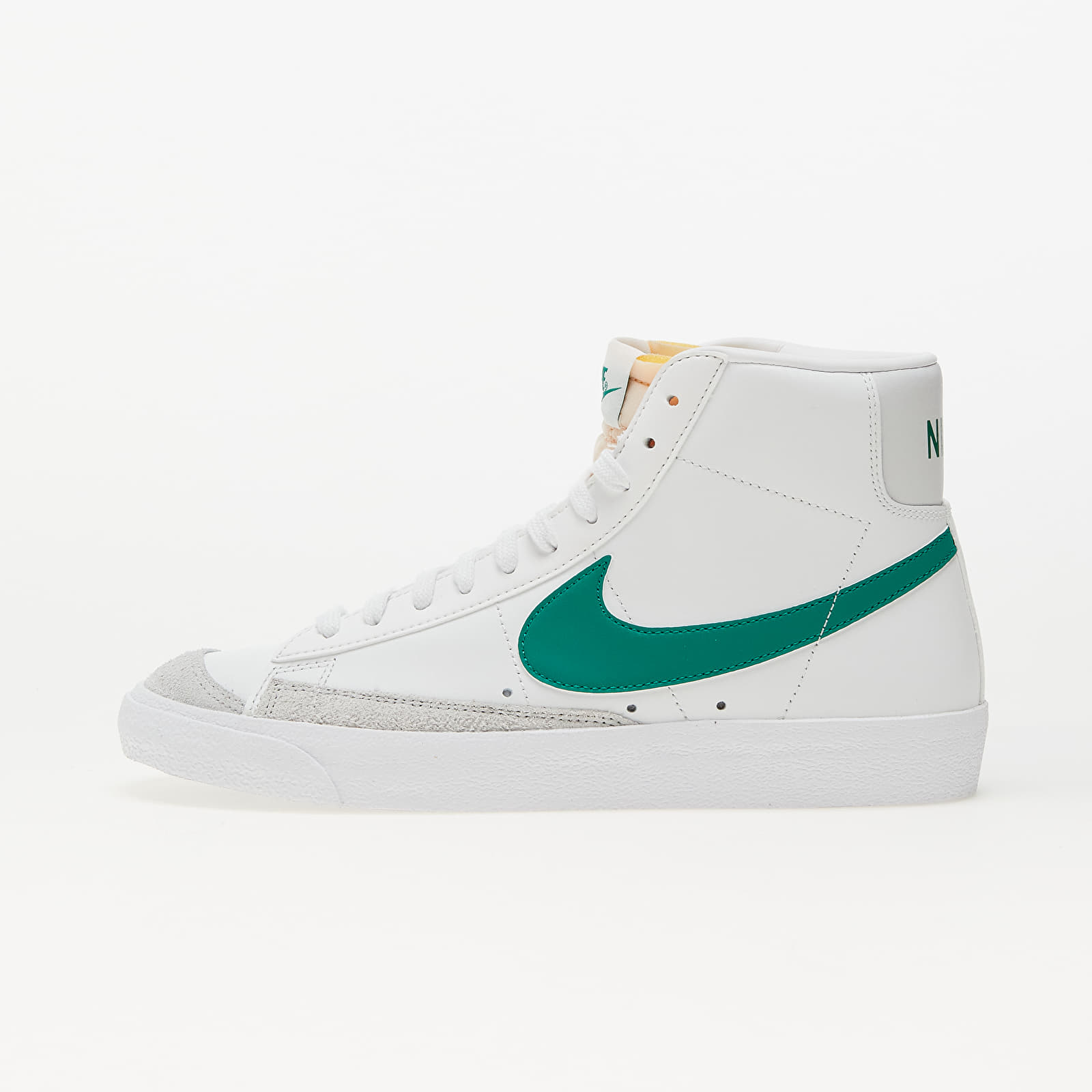 Scarpe e scarpe da ginnastica da uomo Nike Blazer Mid '77 Vintage Summit White/ Malachite-Photon Dust-White