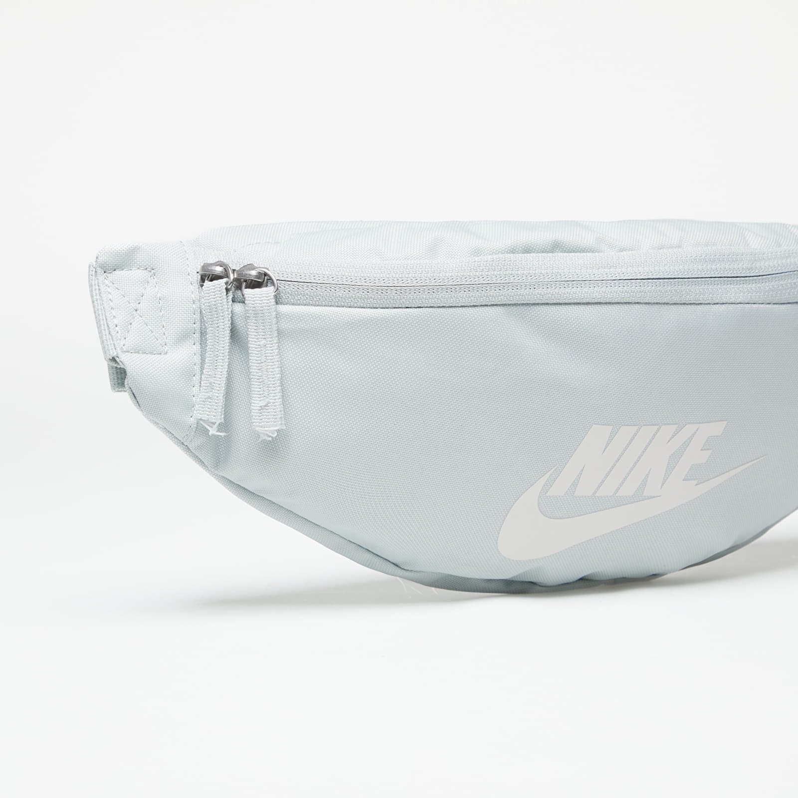 Nike hip deals pack white
