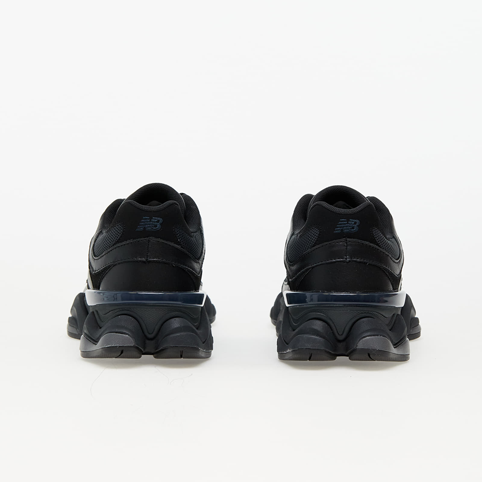 Moški čevlji New Balance 9060 Black