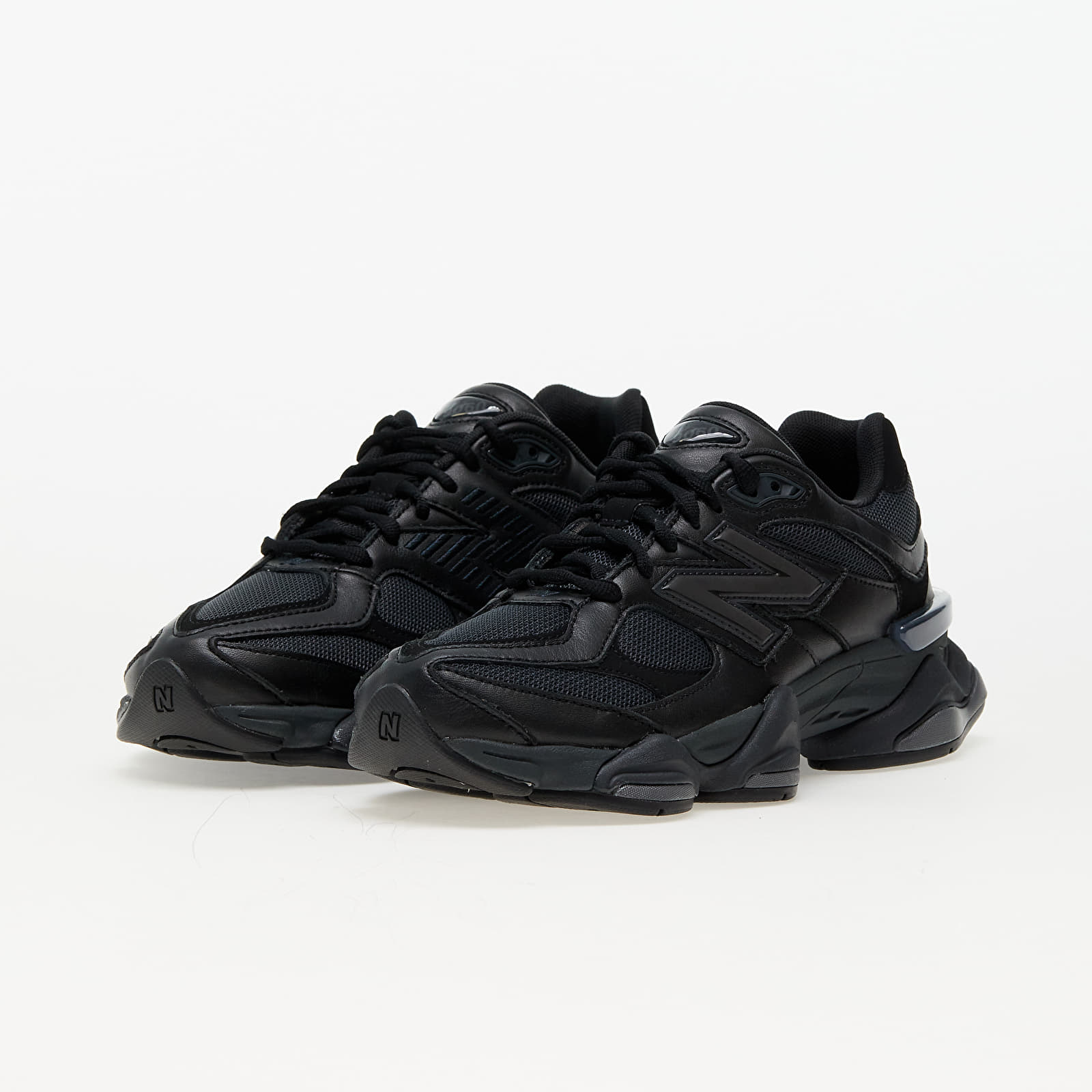 Moški čevlji New Balance 9060 Black