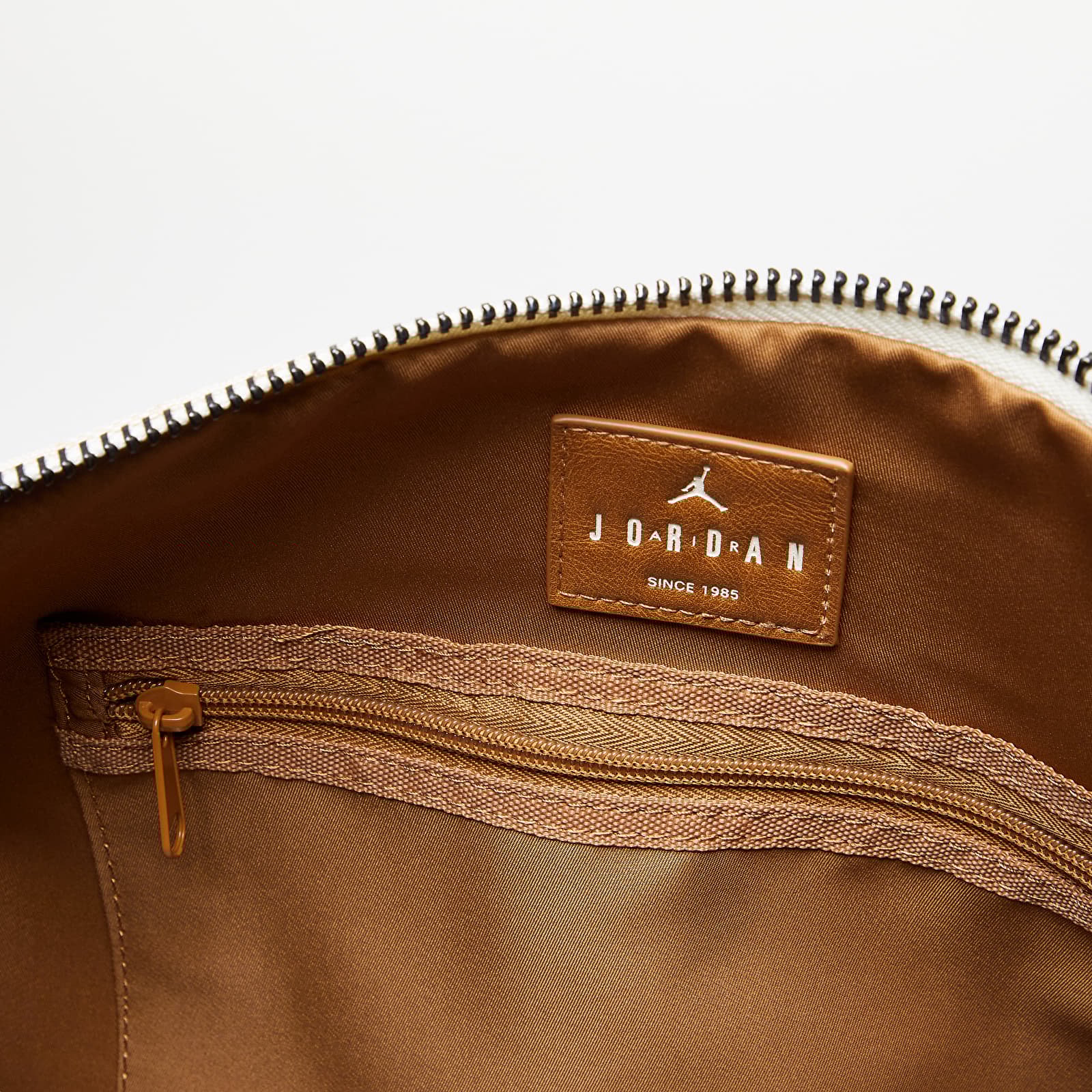 Saco de compras Jordan Monogram Duffle Bag Coconut Milk