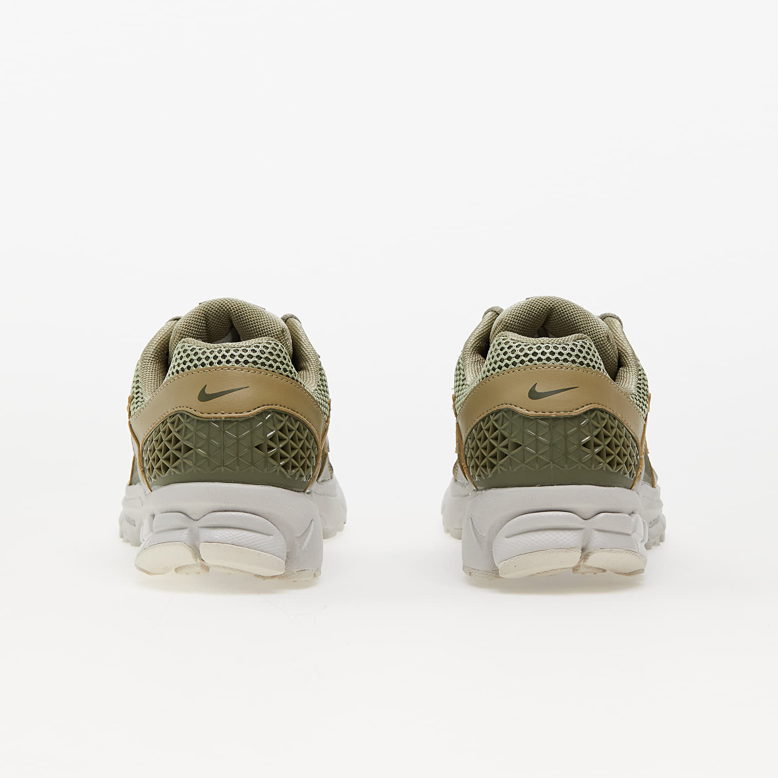 Meeste tossud ja kingad Nike Zoom Vomero 5 Neutral Olive/ Black-Medium Olive