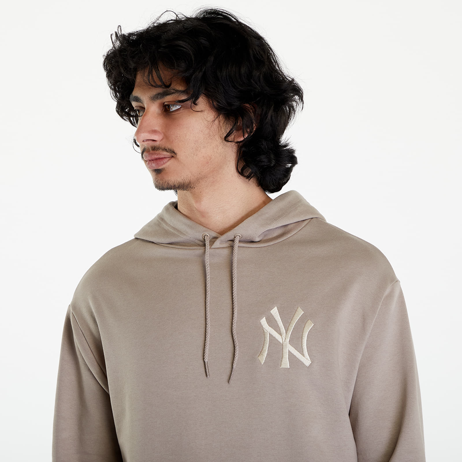 Hanorace New Era MLB League Essentials OS Hoody New York Yankees UNISEX Ash Brown/ Off White