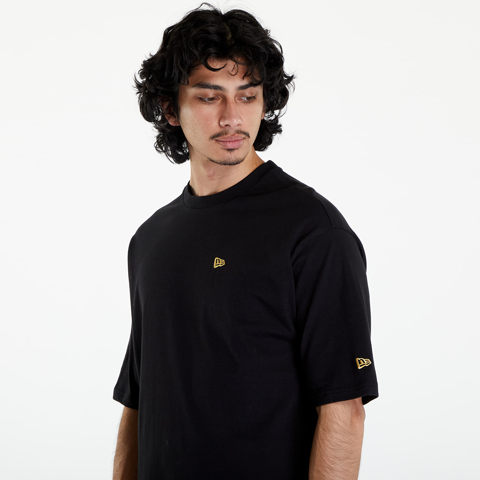 T-Shirts New Era Sticker OS Tee UNISEX Black/ Metallic Gold