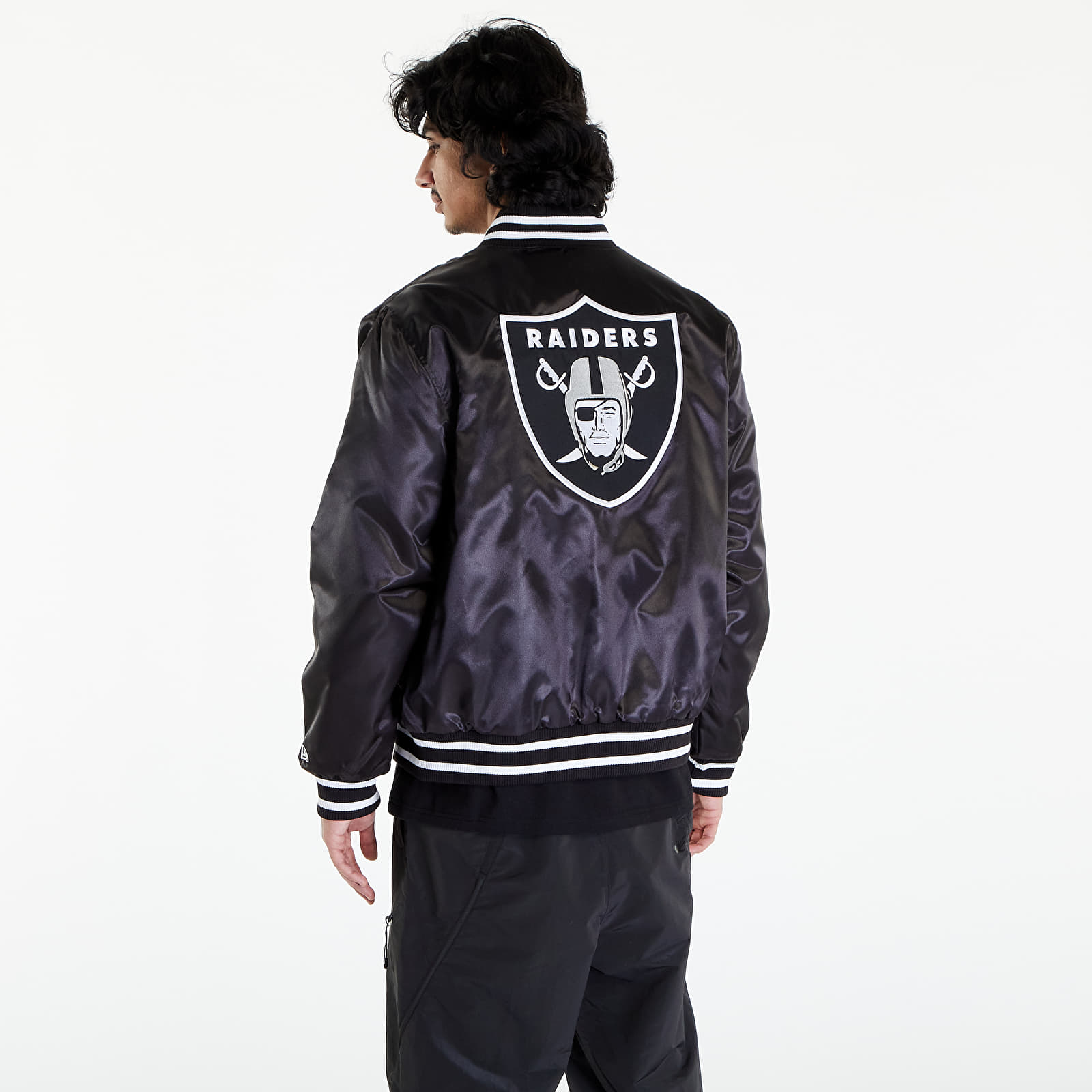Blousons bombardiers New Era Las Vegas Raiders NFL Satin Black Bomber Jacket UNISEX Black/ White