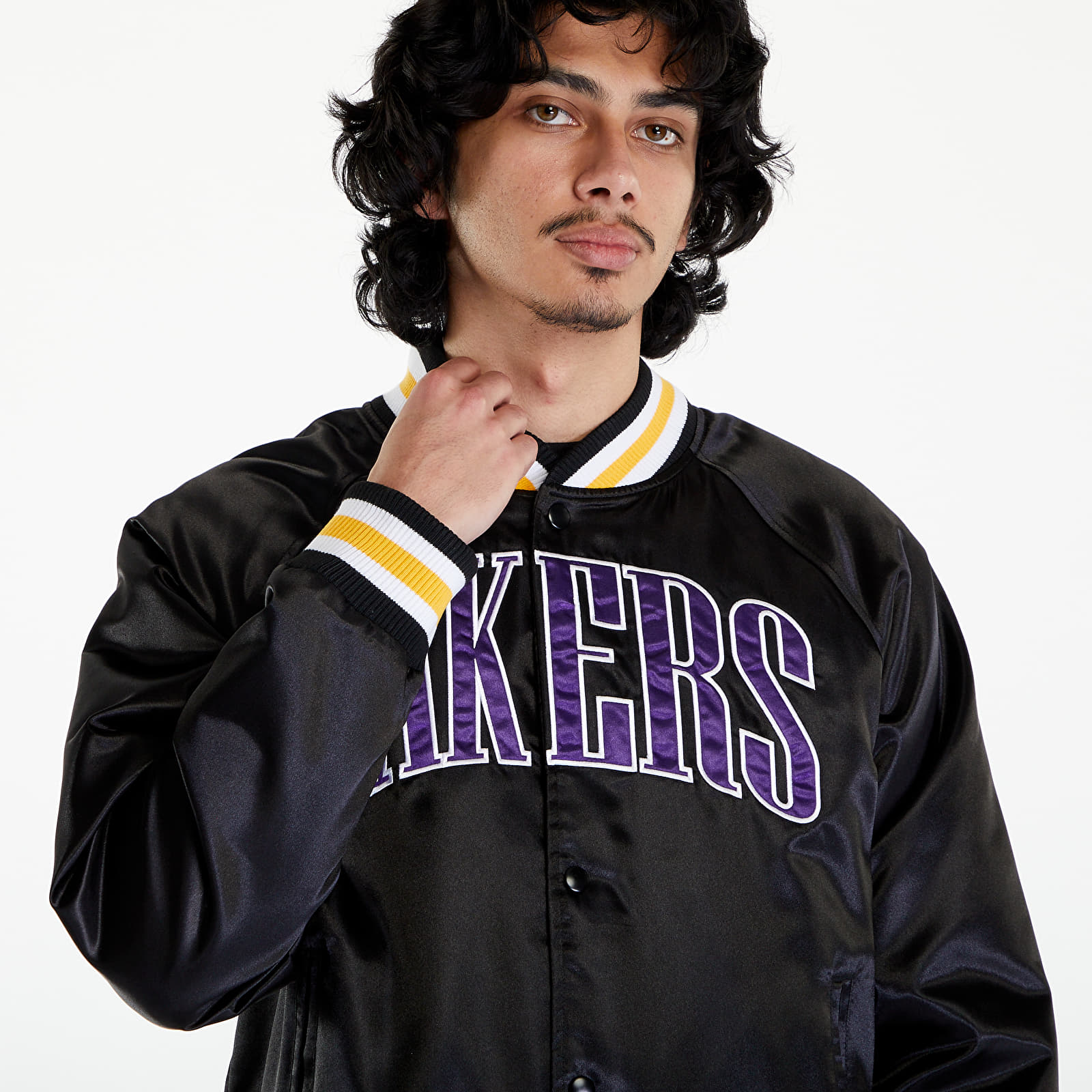 Bomber jakne New Era LA Lakers NBA Applique Satin Bomber Jacket UNISEX Black/ True Purple