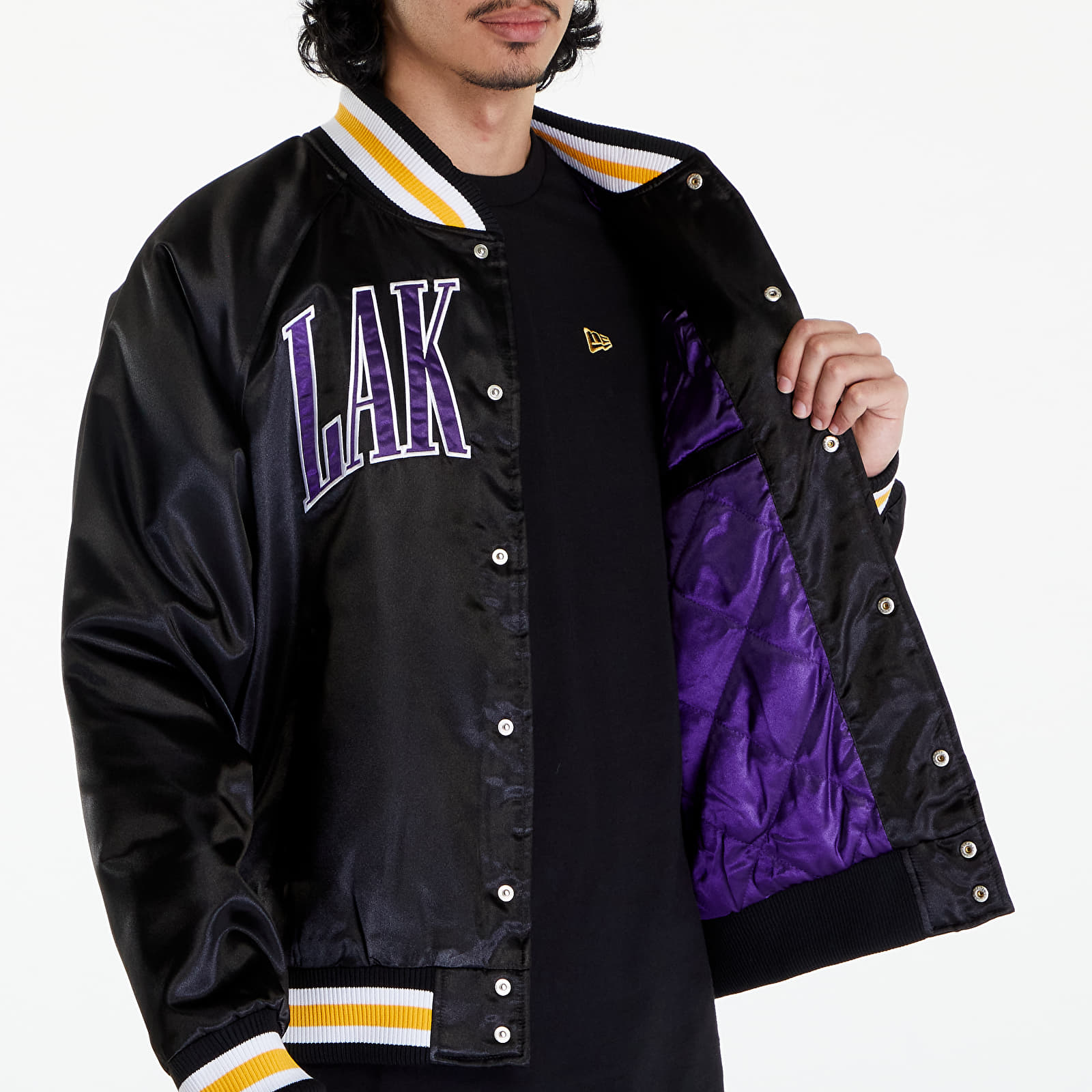 Bomber jakne New Era LA Lakers NBA Applique Satin Bomber Jacket UNISEX Black/ True Purple