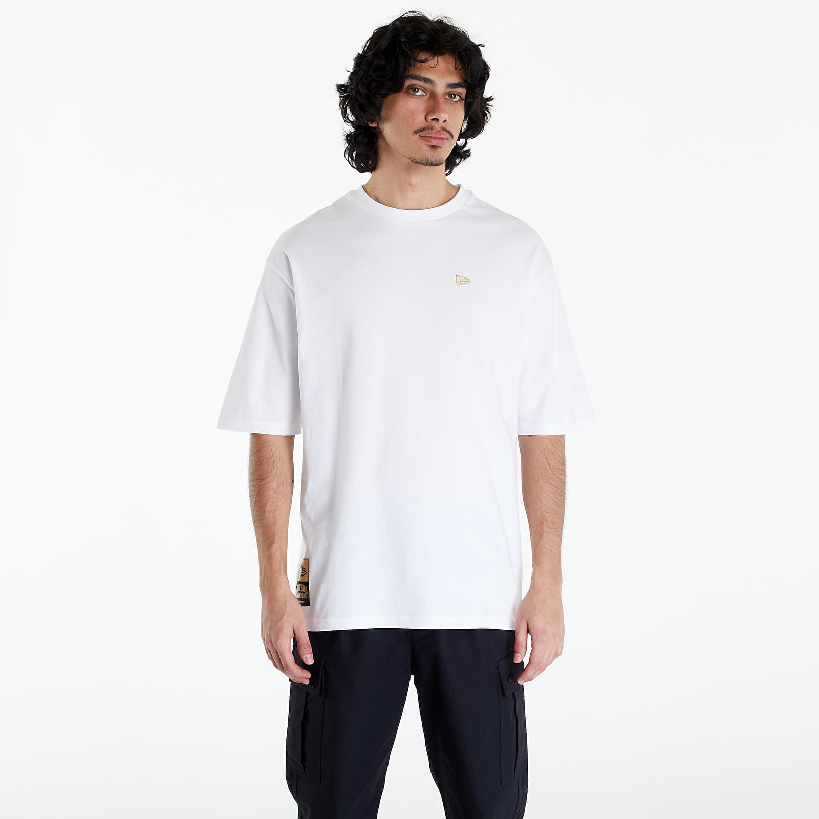 T-shirts New Era Sticker OS Tee UNISEX White/ Metallic Gold