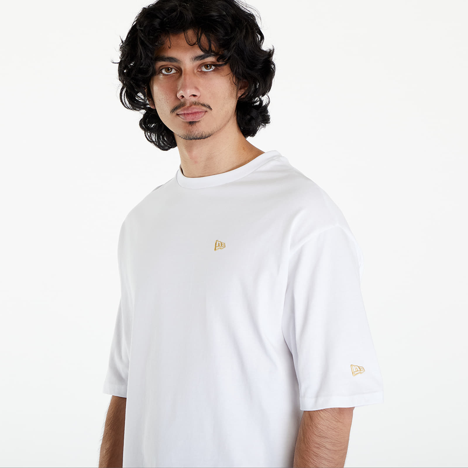 T-paidat New Era Sticker OS Tee UNISEX White/ Metallic Gold