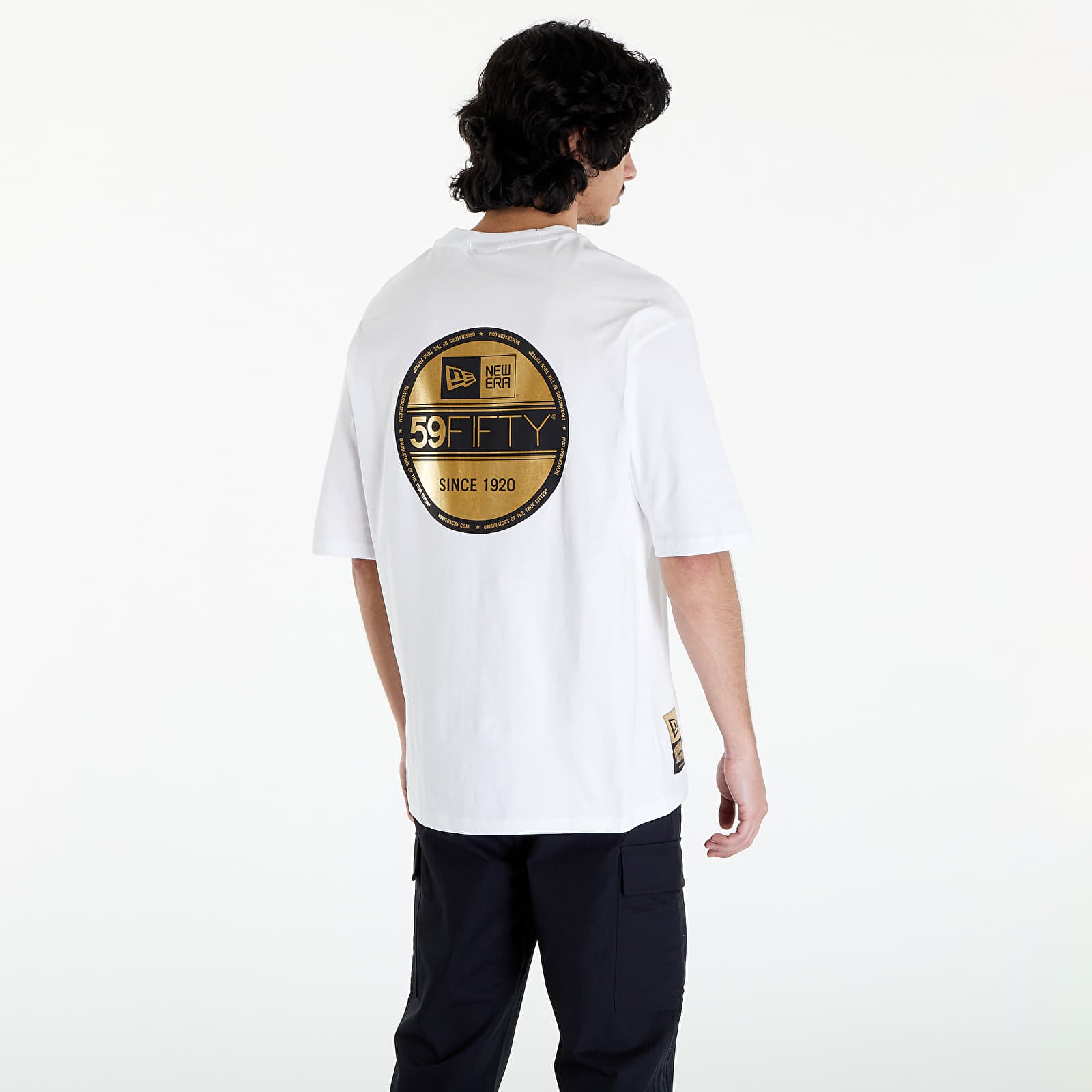 T-paidat New Era Sticker OS Tee UNISEX White/ Metallic Gold