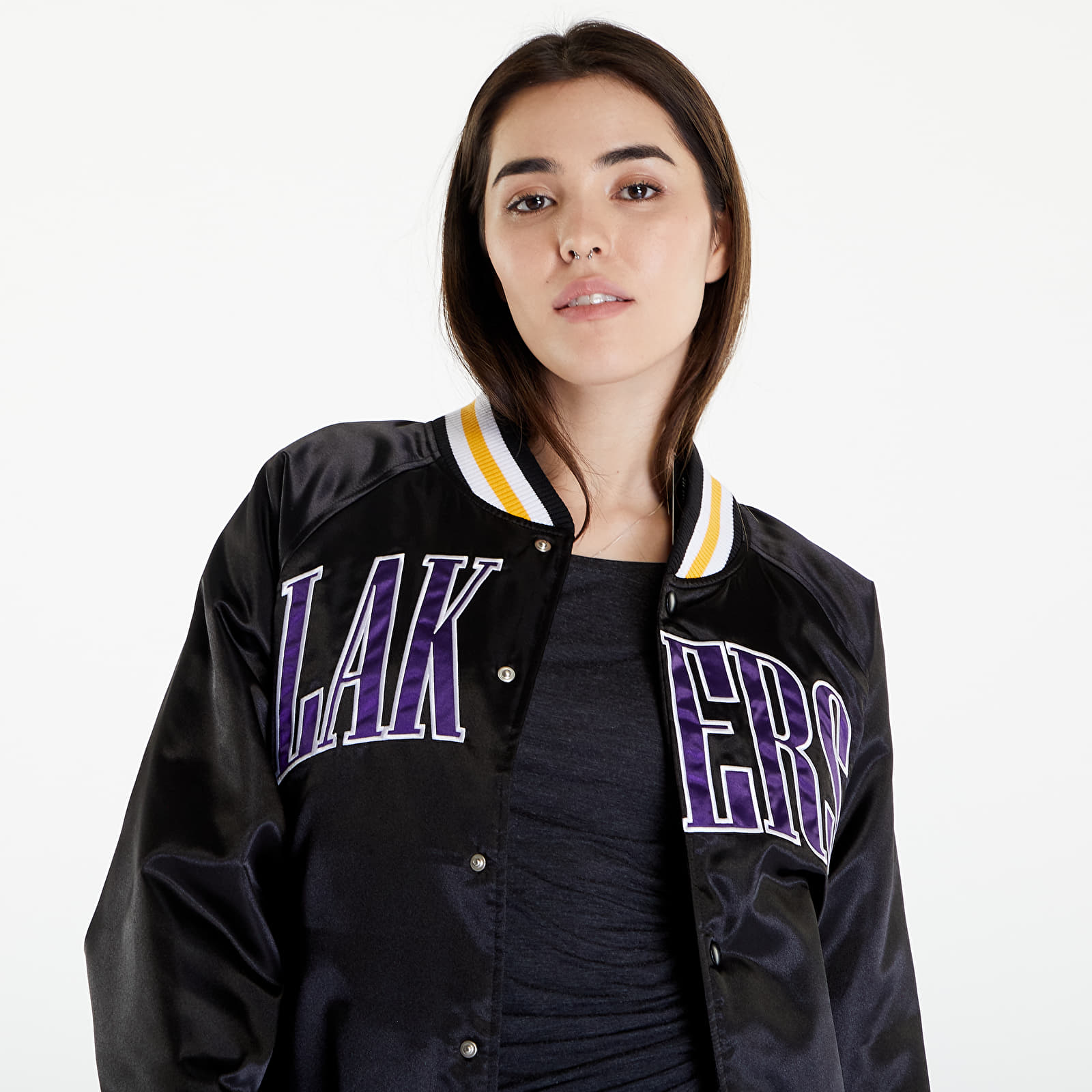 Bomber jakne New Era LA Lakers NBA Applique Satin Bomber Jacket UNISEX Black/ True Purple