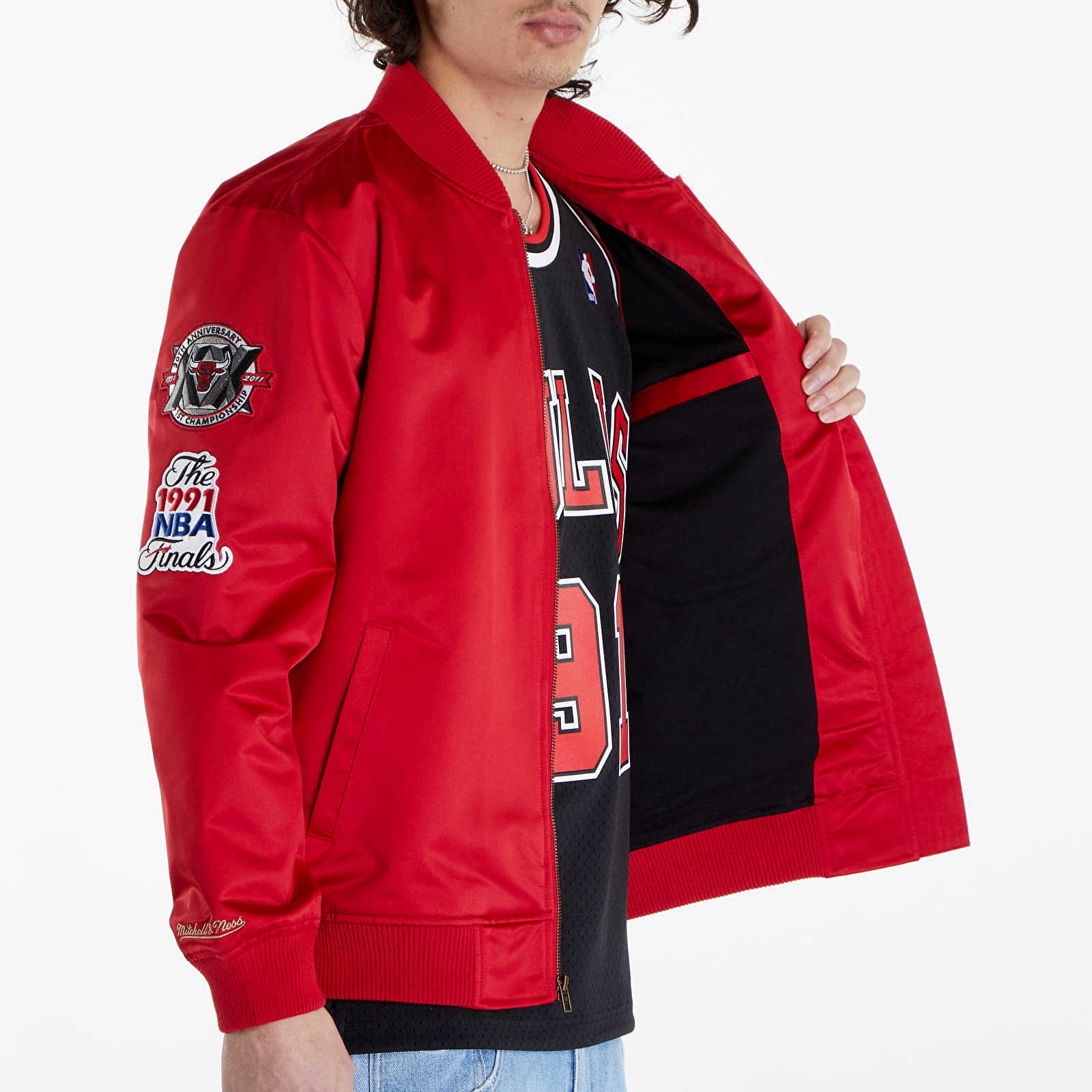 Bundy Mitchell & Ness NBA Lightweight Satin Bomber Vintage Logo Bulls Scarlet