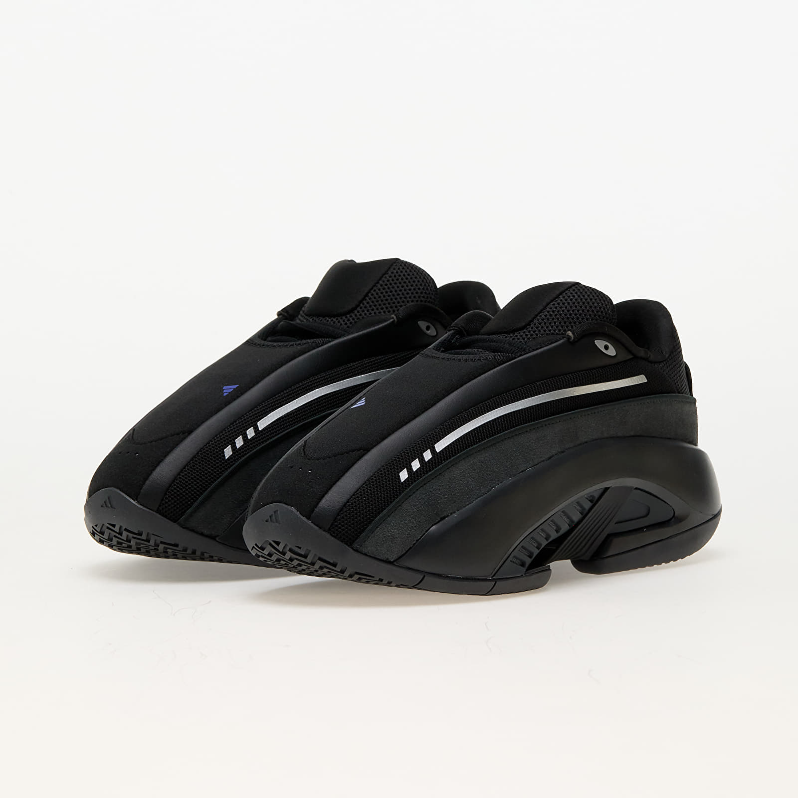 Adidași și pantofi pentru bărbați adidas Mad IIInfinity Core Black/ Carbon/ Lucid Blue