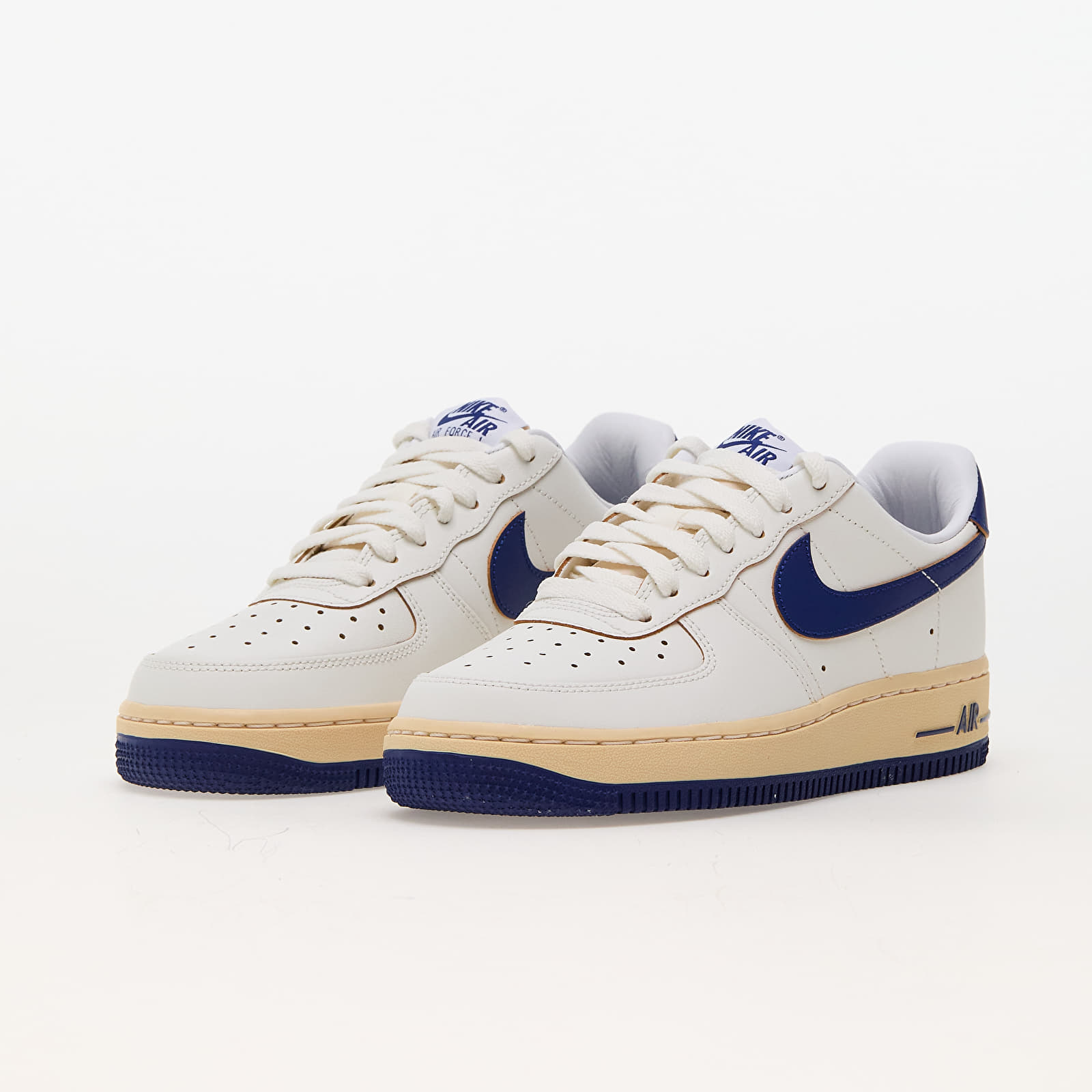 Baskets et chaussures pour femmes Nike W Air Force 1 '07 Sail/ Deep Royal Blue-Pale Vanilla