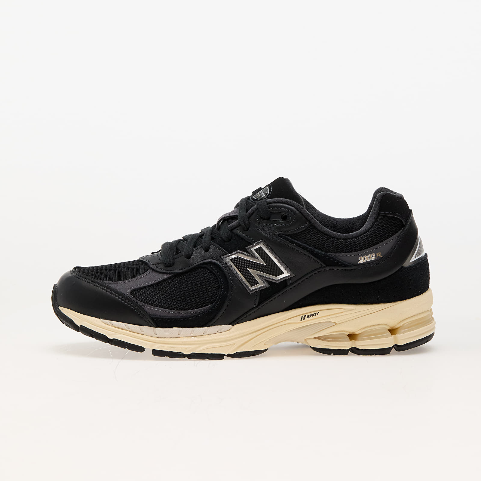 Men's sneakers and shoes New Balance 2002R Black