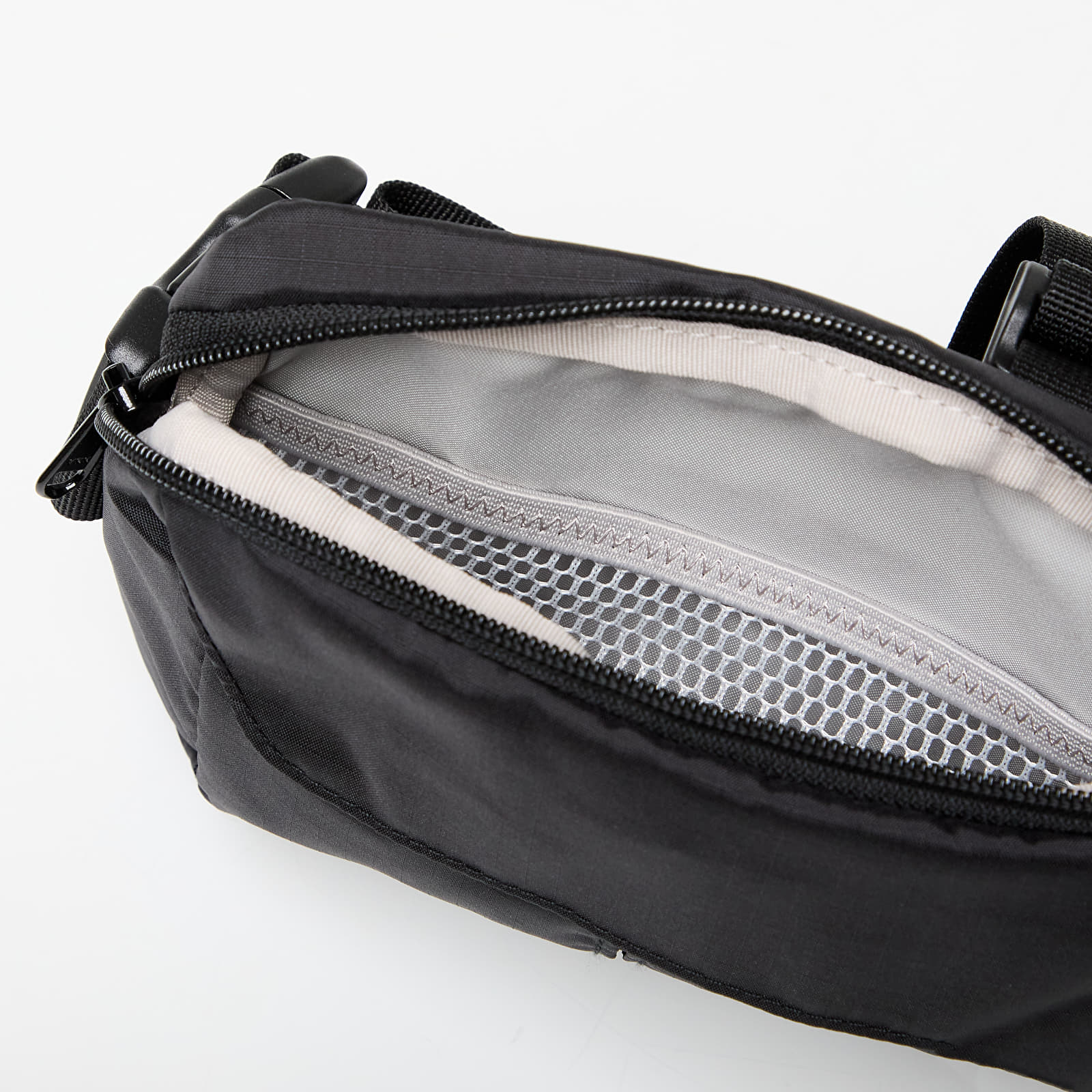Nieren-Rucksäcke AEVOR Frontpack Ripstop Black
