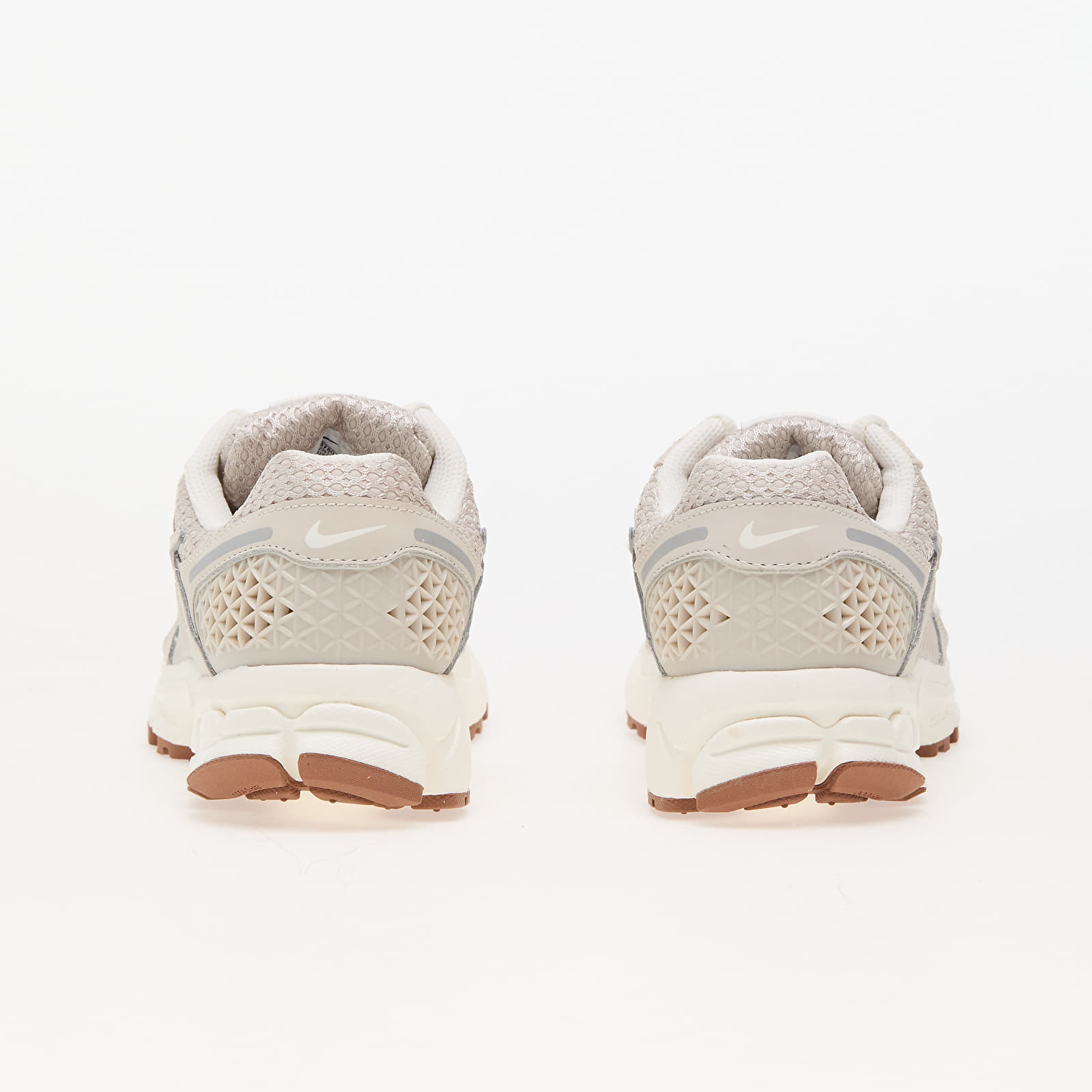 Dámske topánky a tenisky Nike W Zoom Vomero 5 Light Orewood Brown/ Sail-Metallic Silver