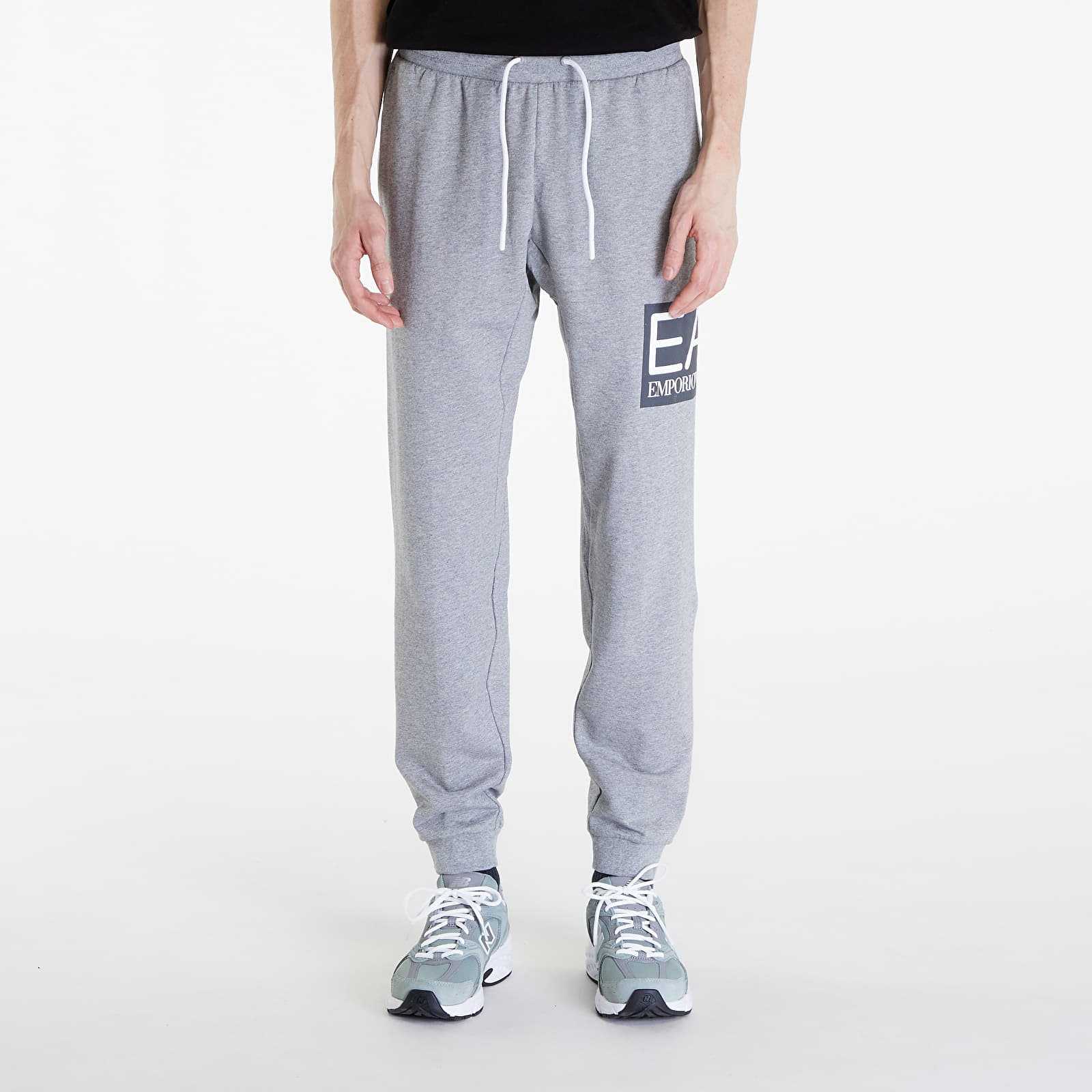 Hlače EA7 Emporio Armani Pantaloni Medium Grey Melange