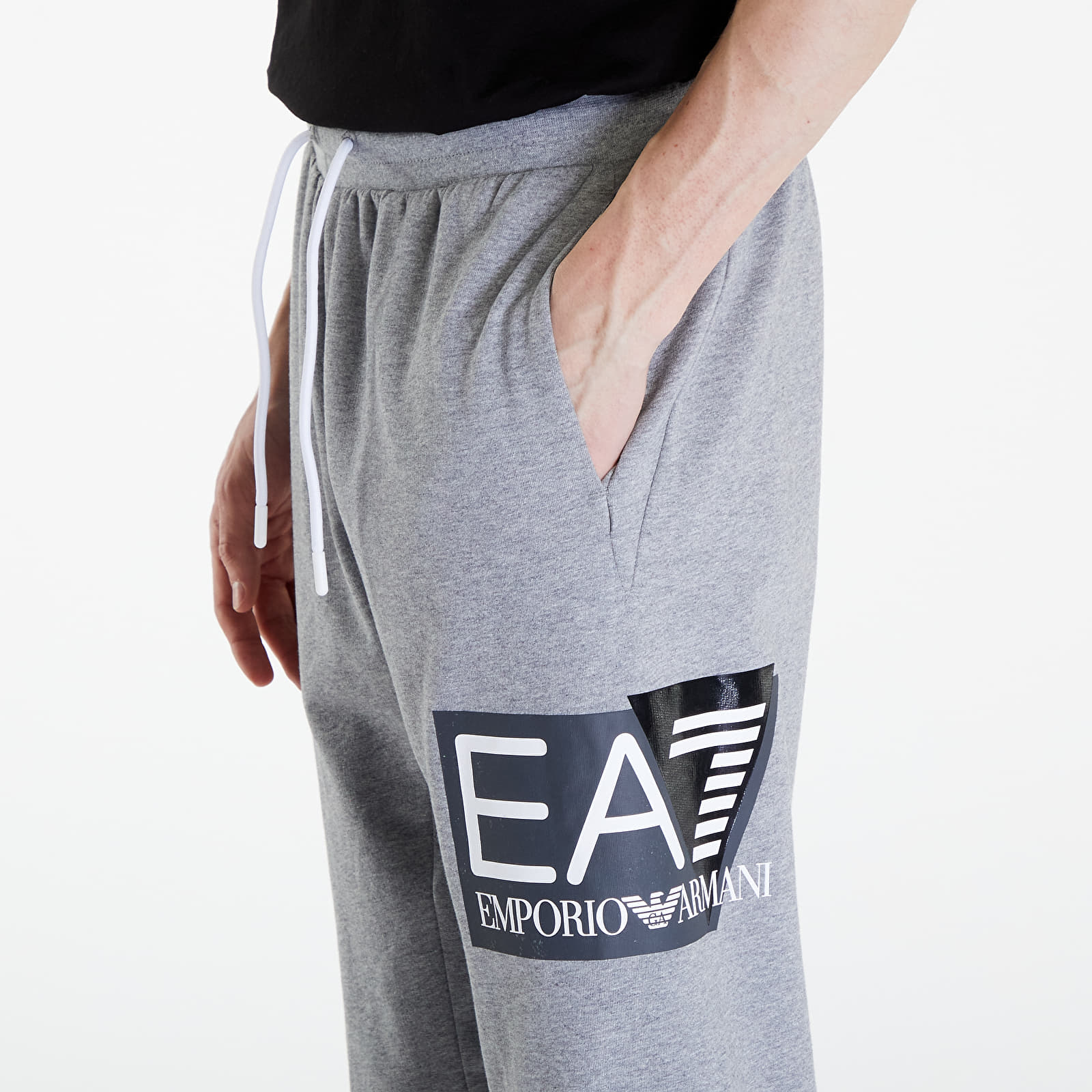 Hlače EA7 Emporio Armani Pantaloni Medium Grey Melange