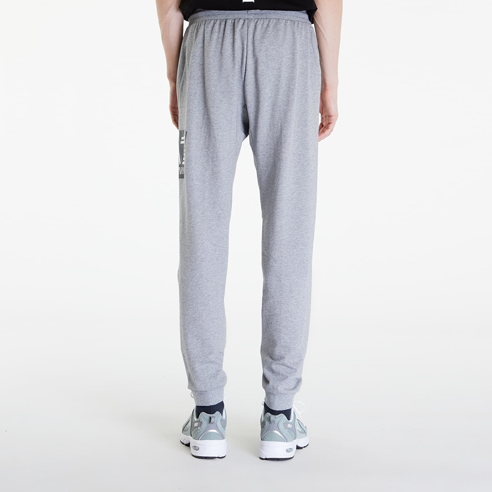 Hlače EA7 Emporio Armani Pantaloni Medium Grey Melange