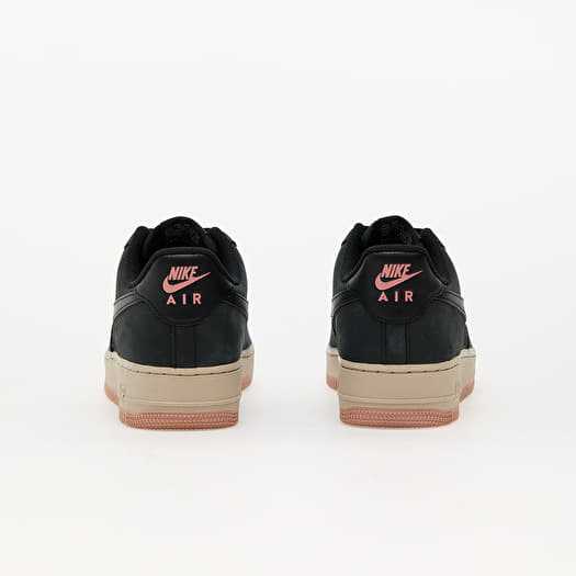 Baskets et chaussures pour hommes Nike Air Force 1 07 Lx Black Black Red Stardust Sanddrift Queens