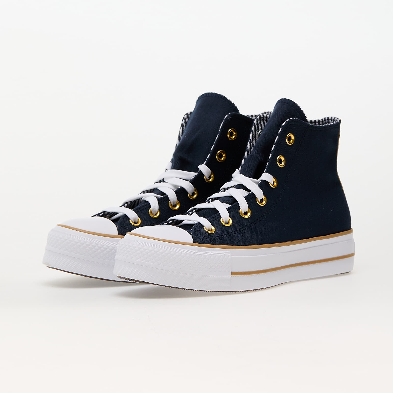 Converse platform trainers store