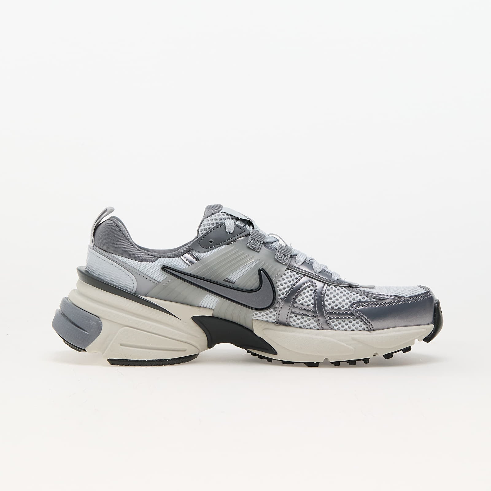 Sneakers och skor för kvinnor Nike W V2K Run Pure Platinum/ Mtlc Cool Grey-Wolf Grey