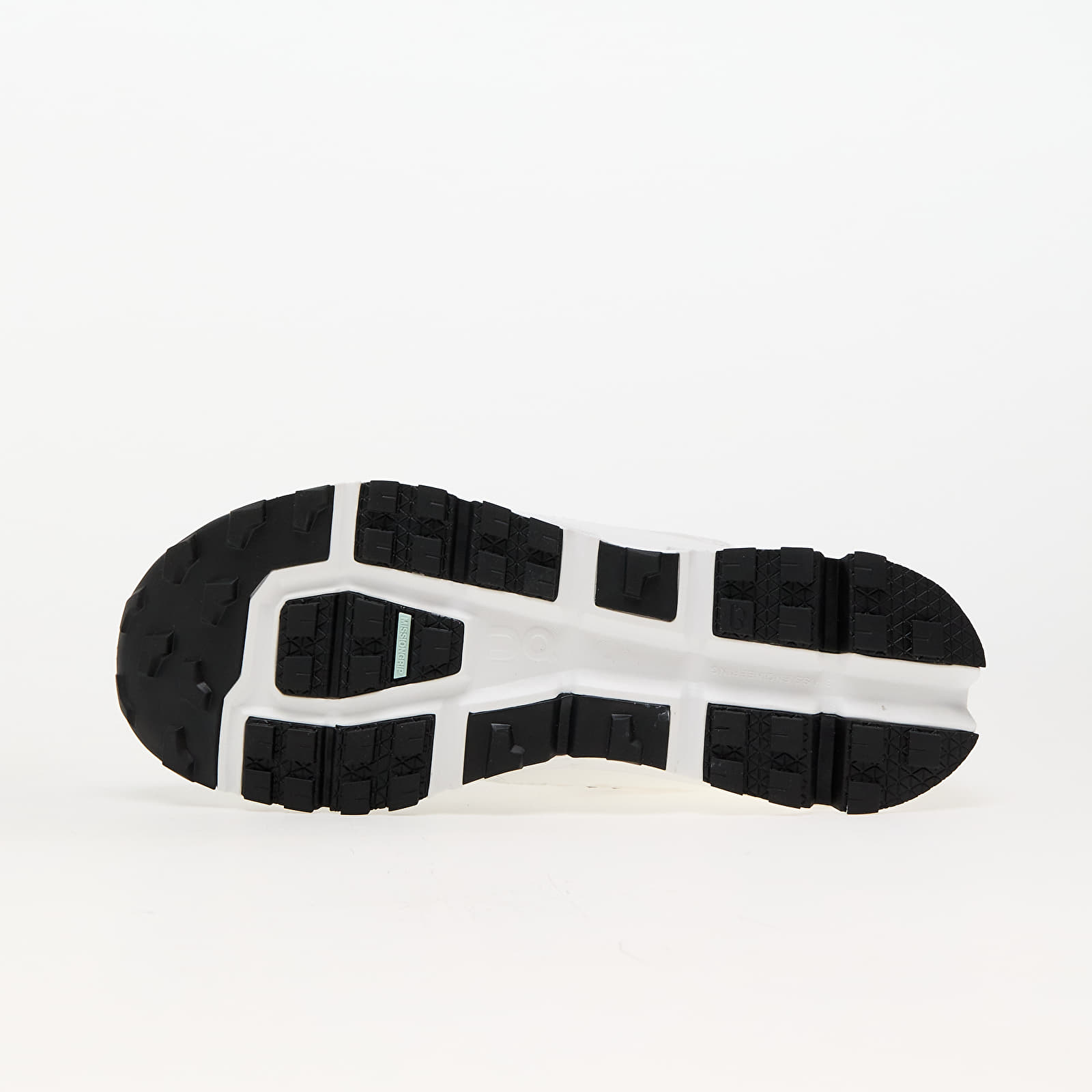 Men's sneakers and shoes On M Cloudultra 2 Undyed/ White