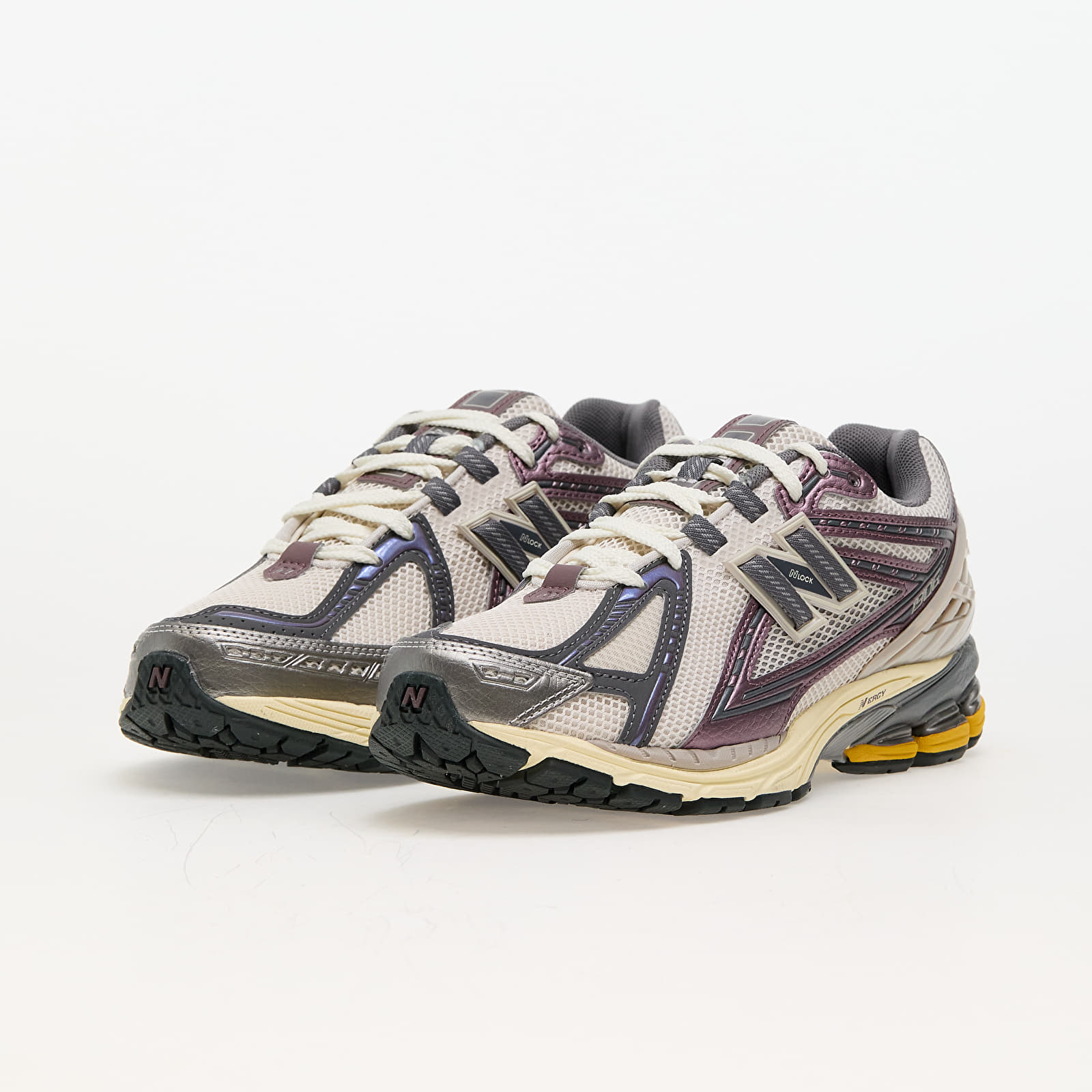 Men's sneakers and shoes New Balance 1906 Licorice