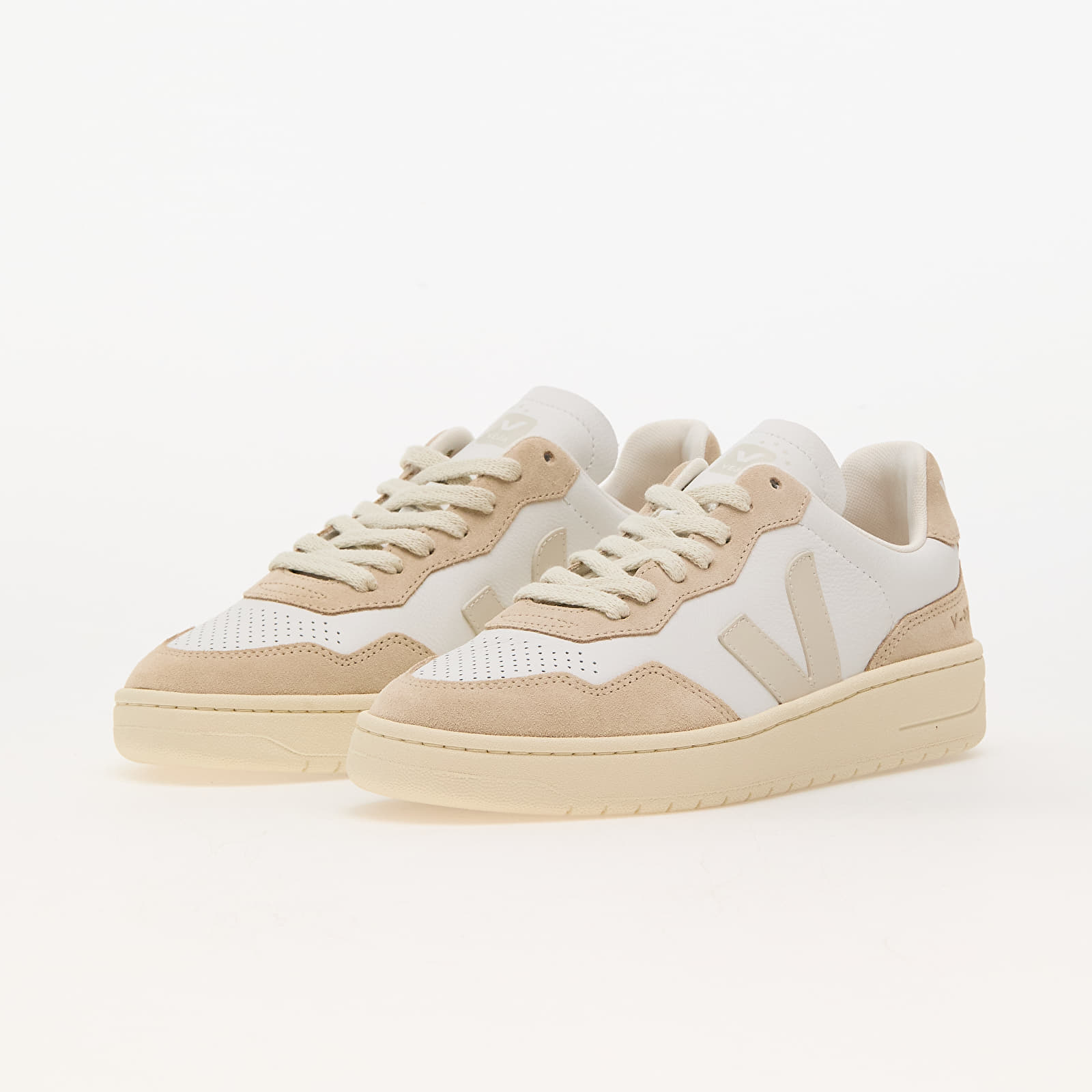 Sneakers und Schuhe für Frauen Veja W V-90 Extra White Pierre Almond