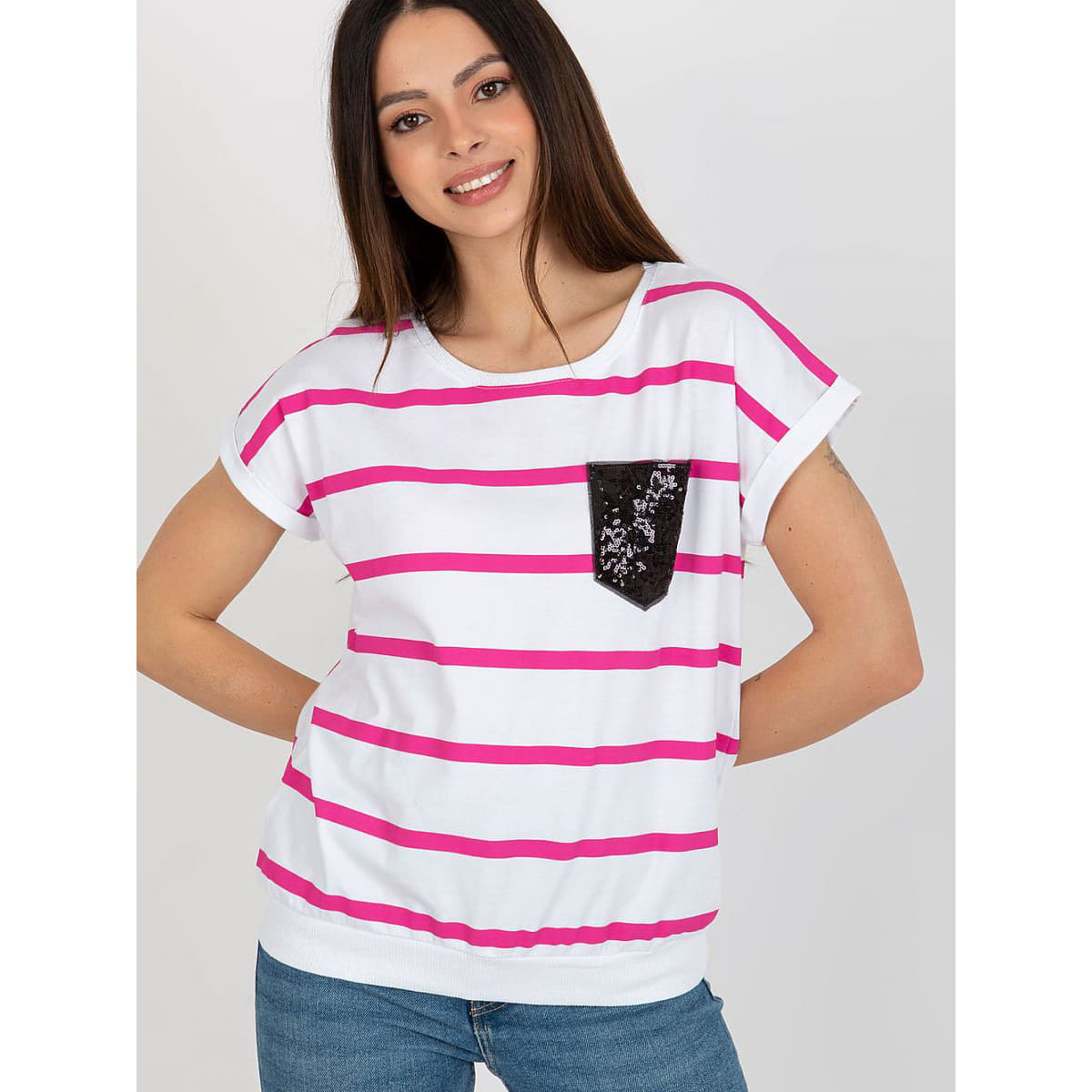 T-shirts Relevance model 180945 Pink