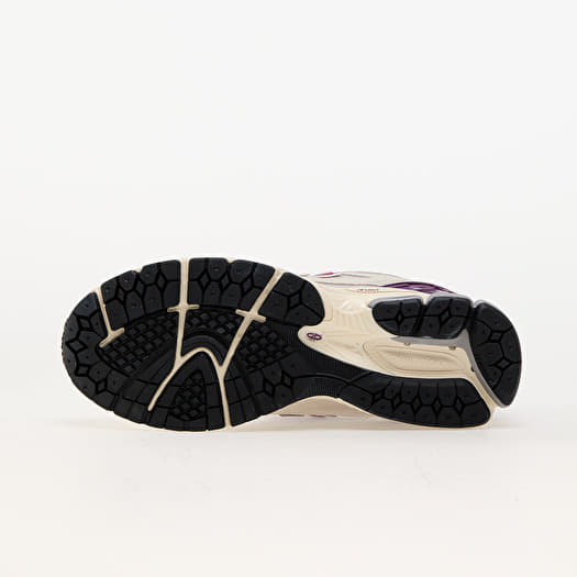 Baskets et chaussures pour hommes New Balance 1906 Sea Salt Queens