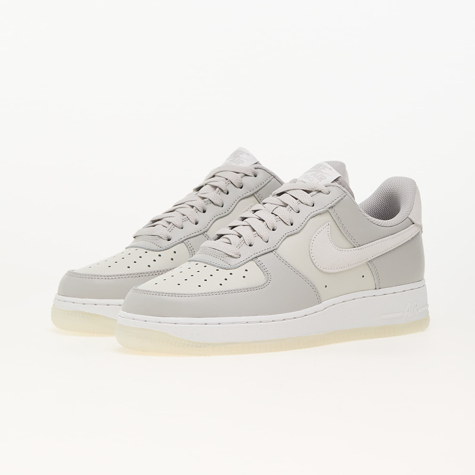 Men s sneakers and shoes Nike Air Force 1 07 Lv8 Light Bone Summit White Lt Iron Ore Queens