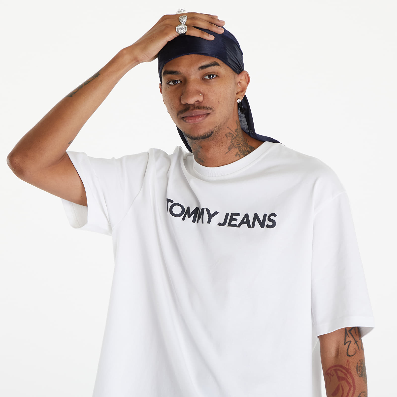 Tommy jeans white t shirt on sale