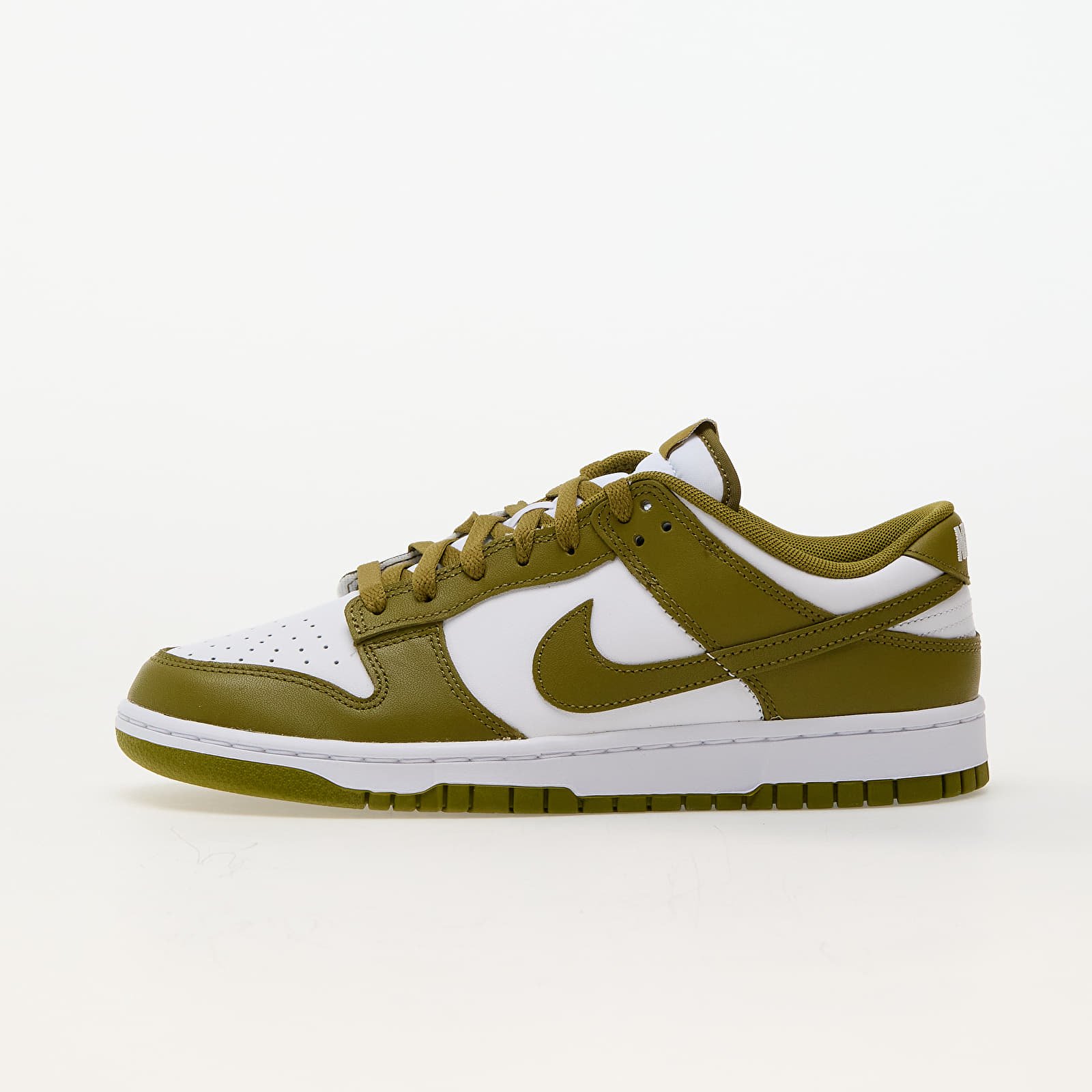 Men's sneakers and shoes Nike Dunk Low Retro White/ Pacific Moss