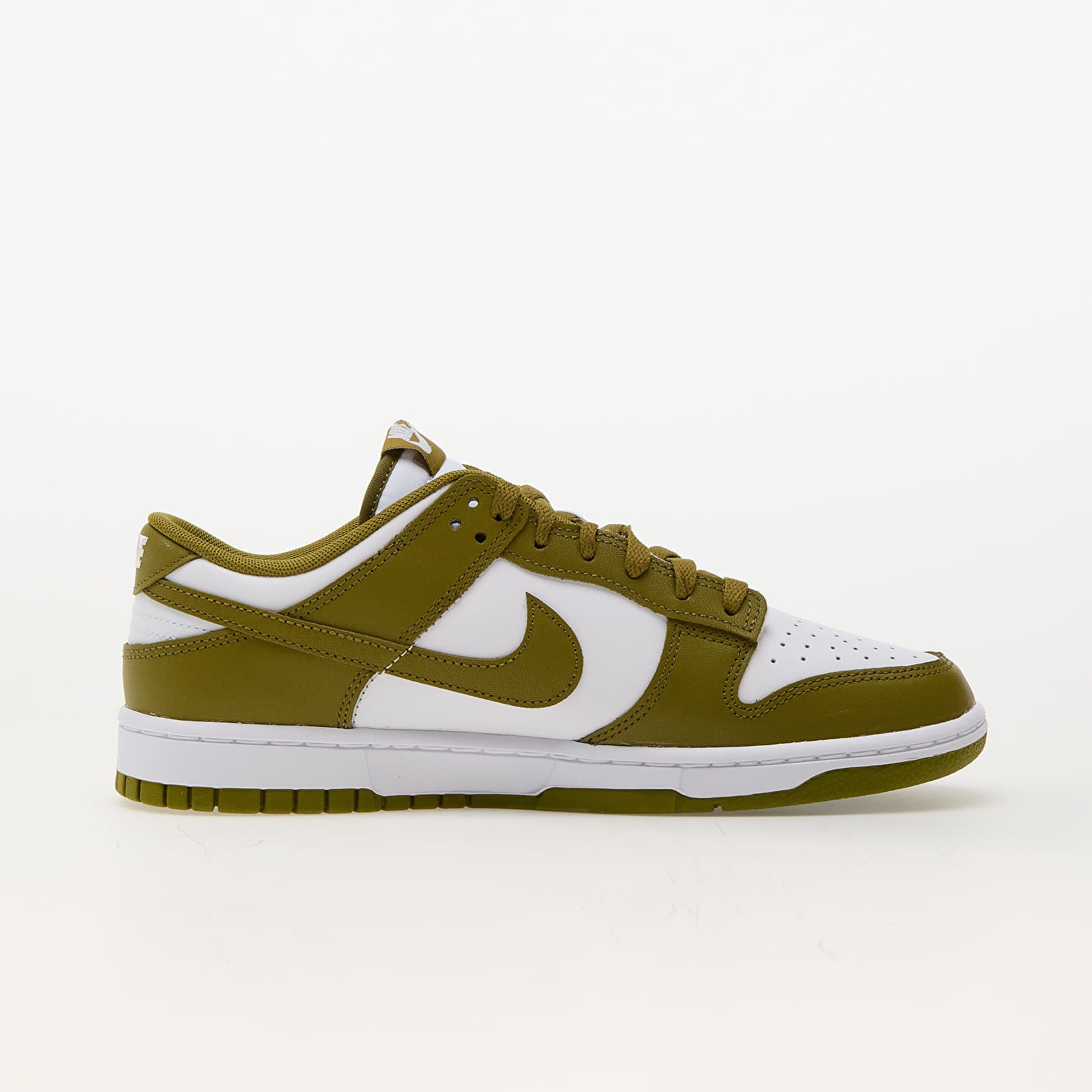 Men's sneakers and shoes Nike Dunk Low Retro White/ Pacific Moss