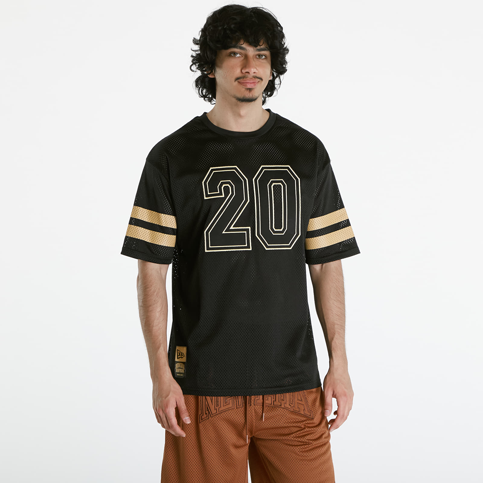 Camisetas New Era Mesh Oversized Tee UNISEX Black/ Metalic gold