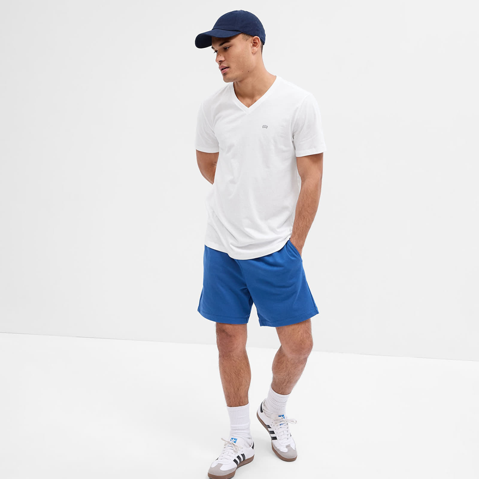Majice i košulje GAP Micro Logo Vee Neck Tee White V2 Global