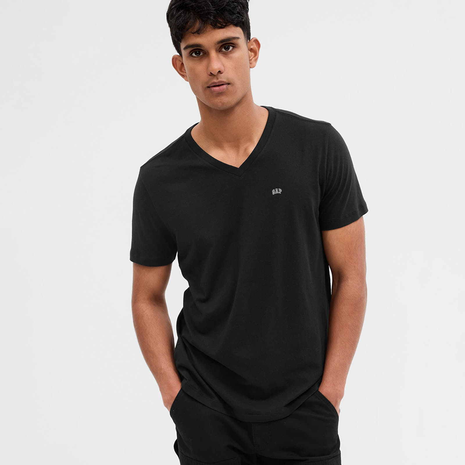 T-shirts GAP Micro Logo Vee Neck Tee True Black V2 2