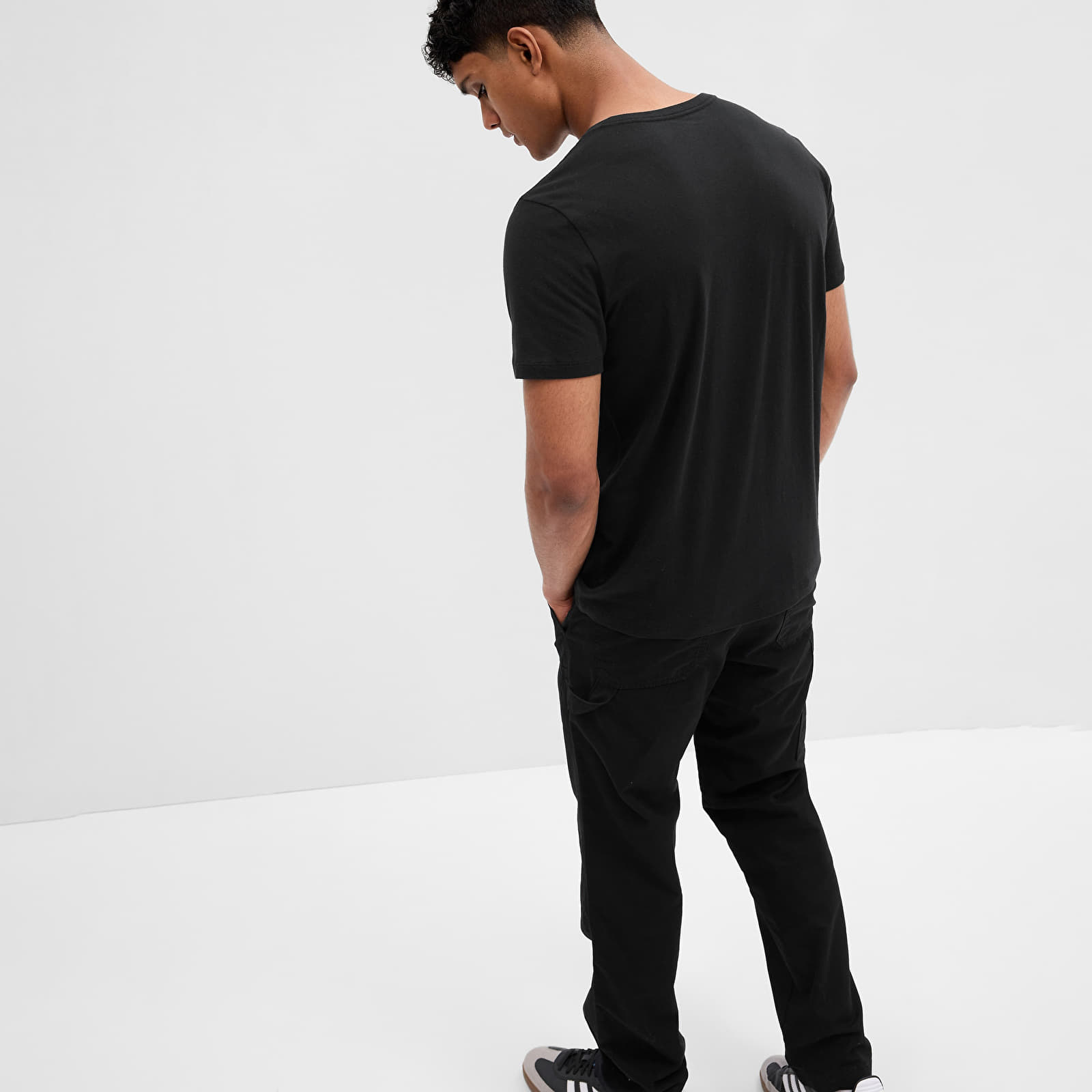 T-shirts GAP Micro Logo Vee Neck Tee True Black V2 2
