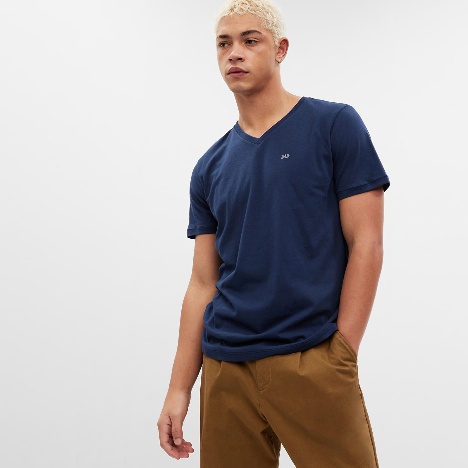Trička GAP Micro Logo Vee Neck Tee Tapestry Navy