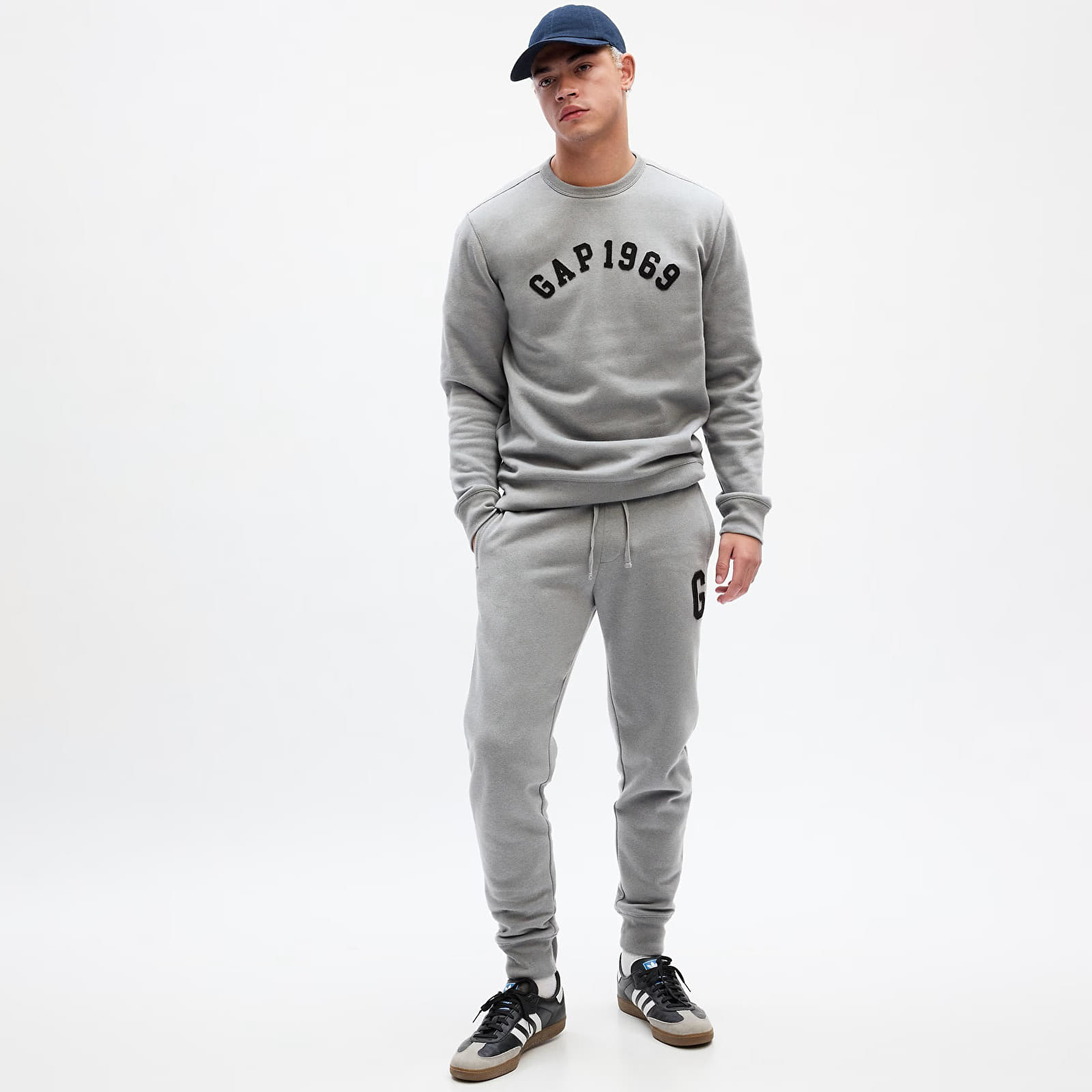 GAP Logo Jogger Sweatpants