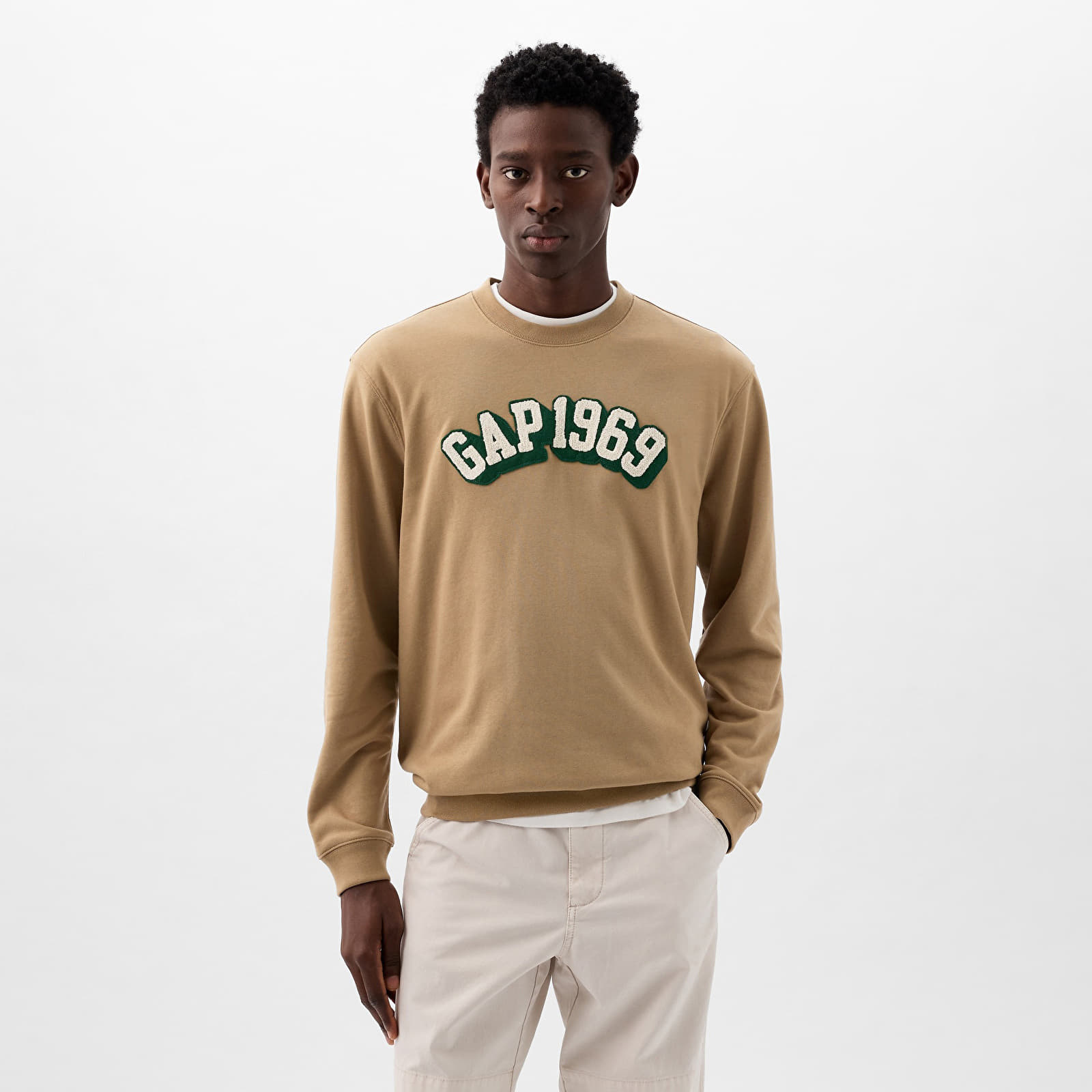 Hupparit ja collegepaidat GAP Logo Crewneck Sweatshirt Perfect Khaki