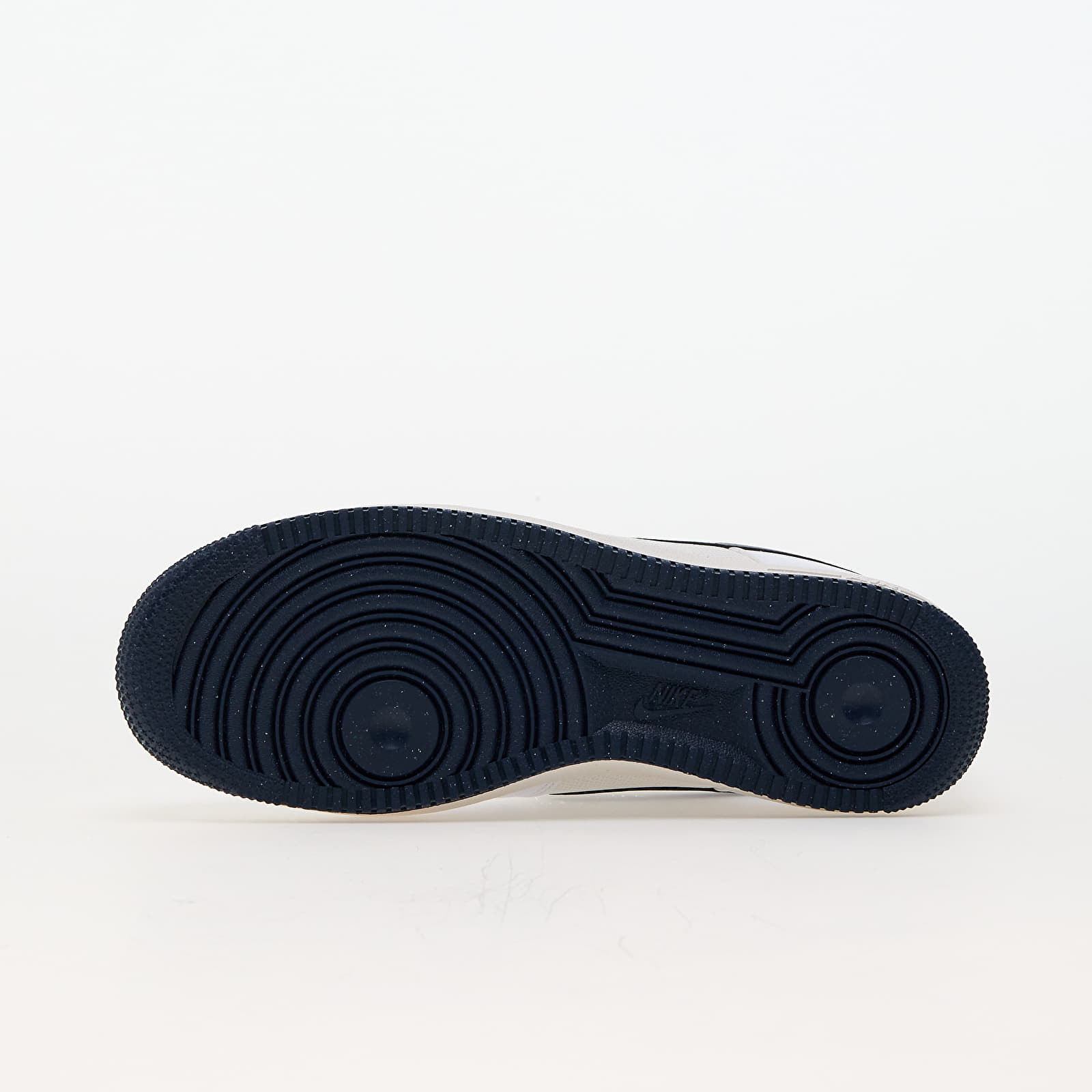 Vīriešu čības un apavi Nike Air Force 1 '07 Nn White/ Obsidian-Fir-Phantom