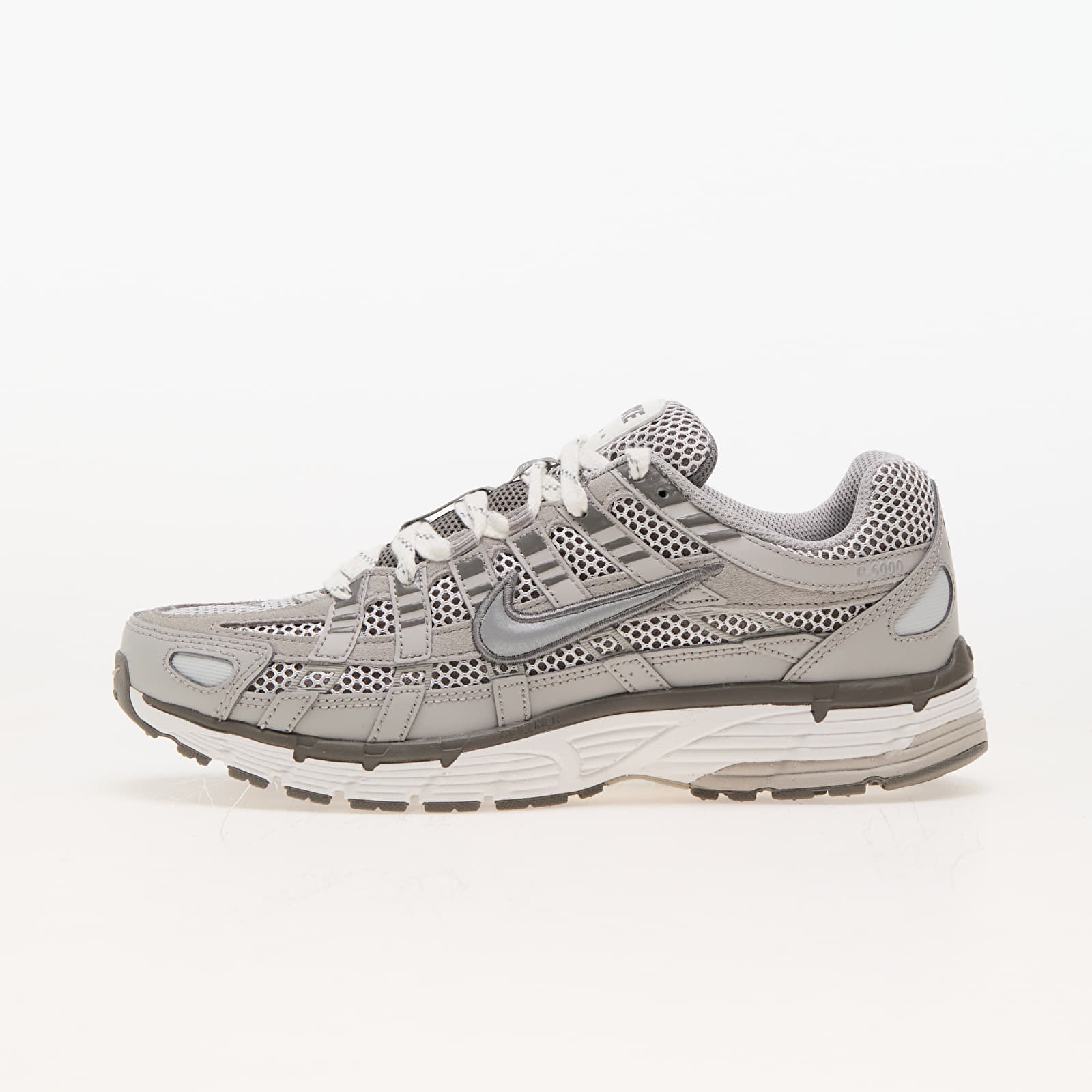 Zapatillas Hombre Nike P-6000 Premium Lt Iron Ore/ Metallic Silver-Photon Dust