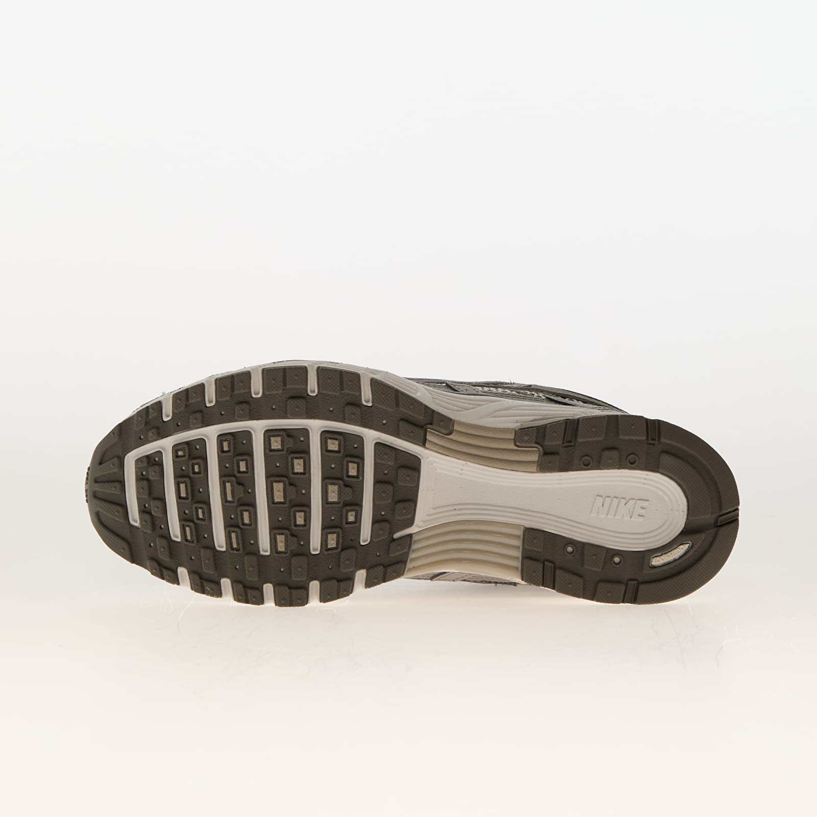 Zapatillas Hombre Nike P-6000 Premium Lt Iron Ore/ Metallic Silver-Photon Dust