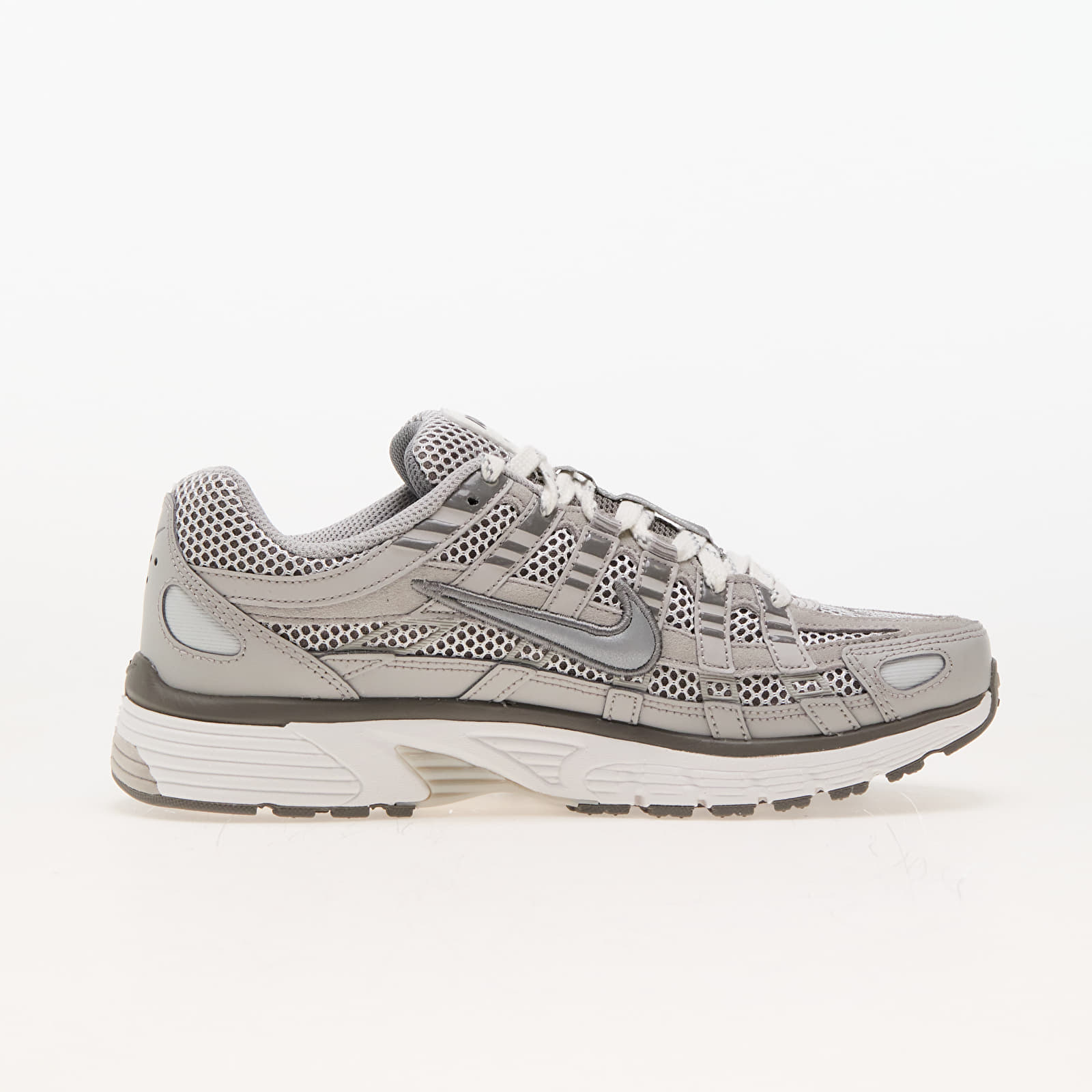Zapatillas Hombre Nike P-6000 Premium Lt Iron Ore/ Metallic Silver-Photon Dust