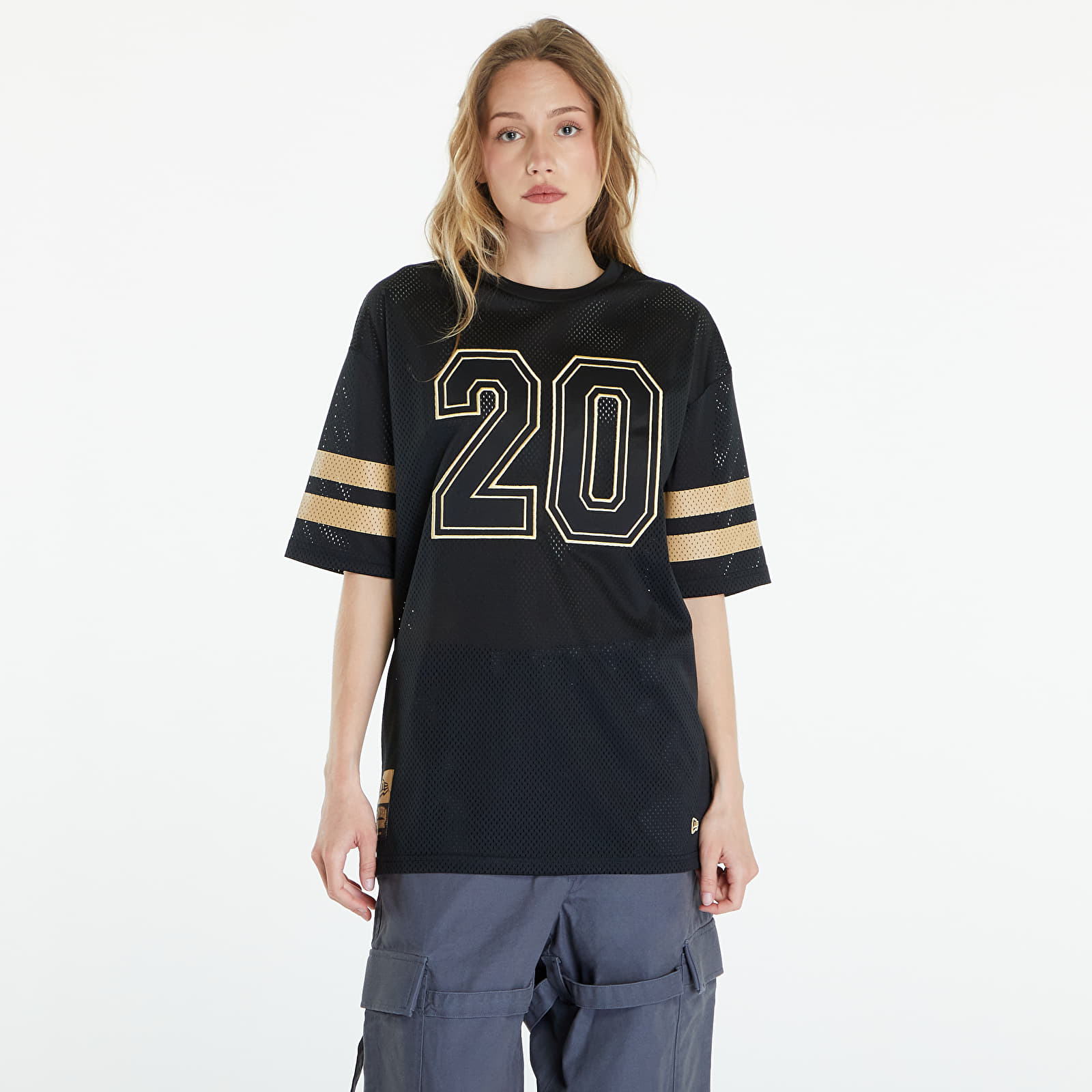 Camisetas New Era Mesh Oversized Tee UNISEX Black/ Metalic gold